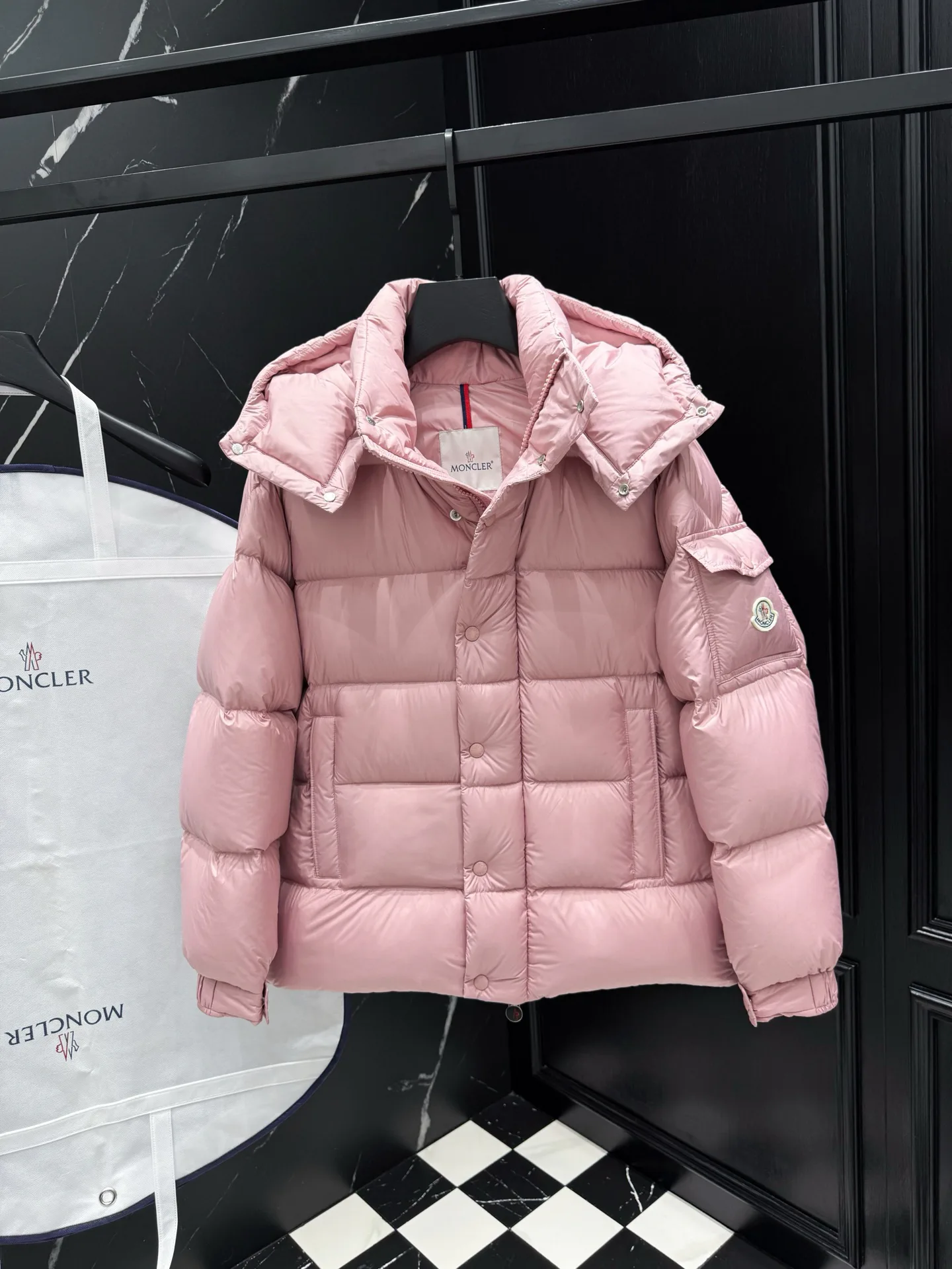 Women's Jackets And Down Jackets MONCLER 18035671