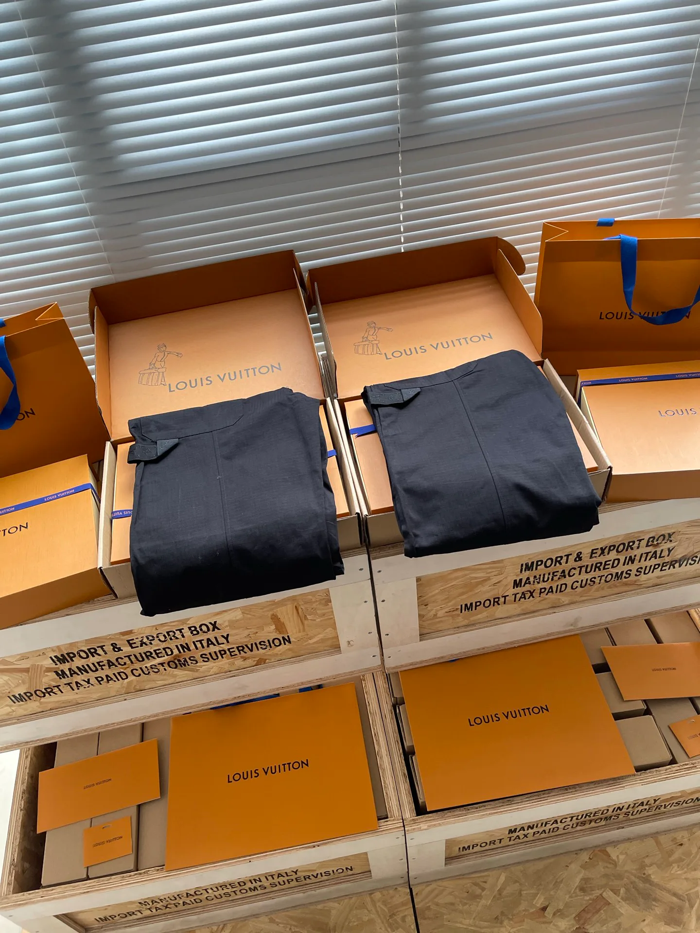 Men's Trousers LOUIS VUITTON 18513938