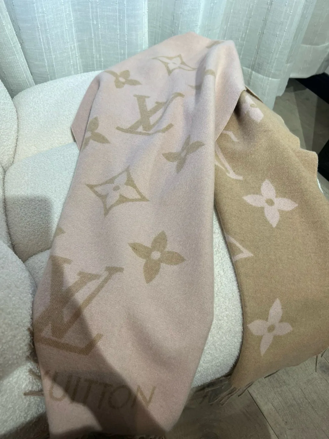 Scarves LOUIS VUITTON 18141173