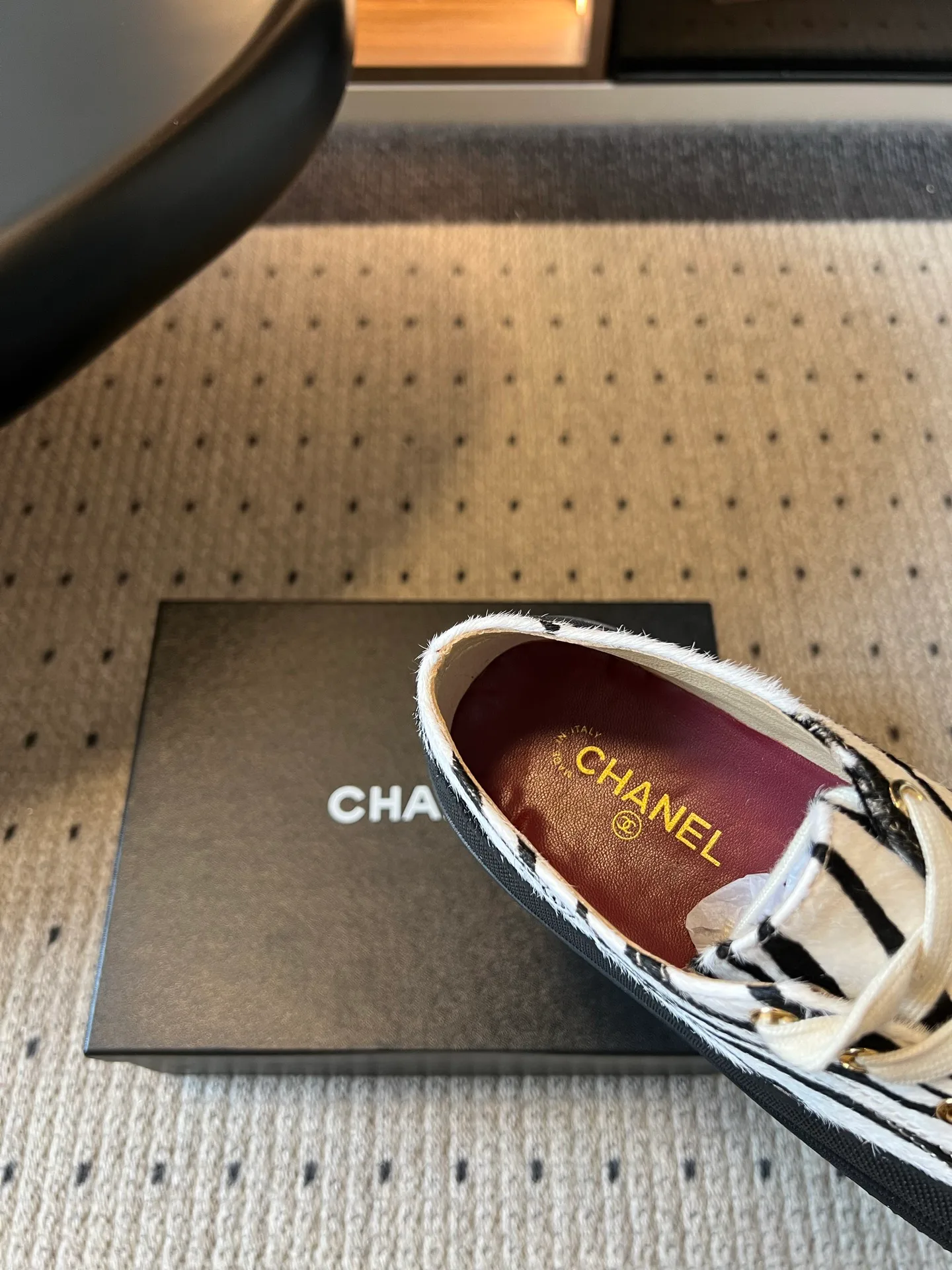 Women's Sneakers CHANEL 18137085