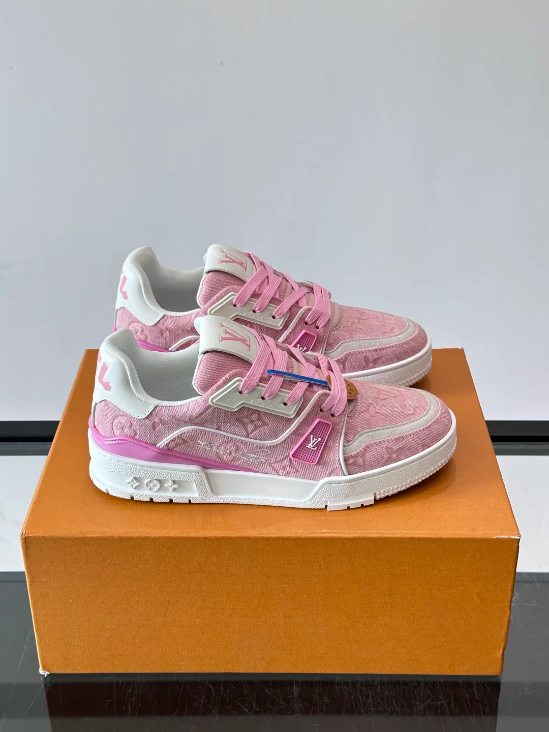 Men's Sneakers LOUIS VUITTON 17638791