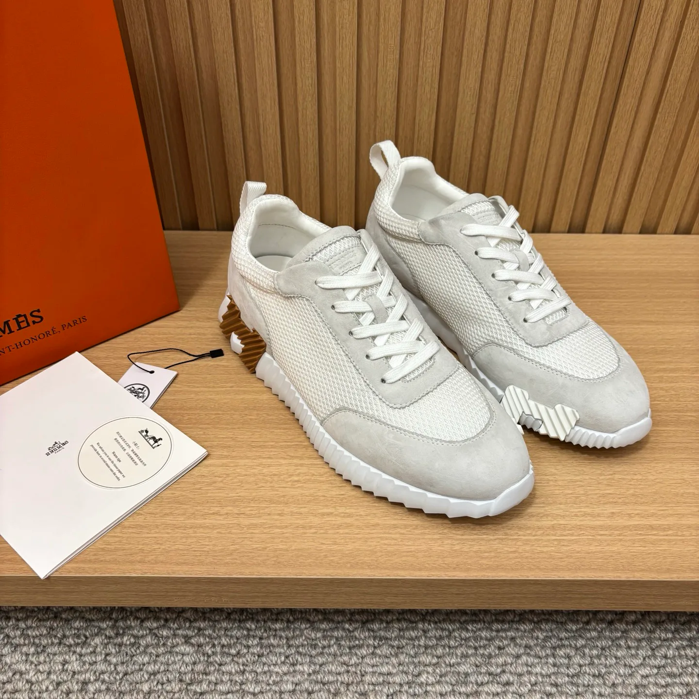 Women's Sneakers LOUIS VUITTON 18438921