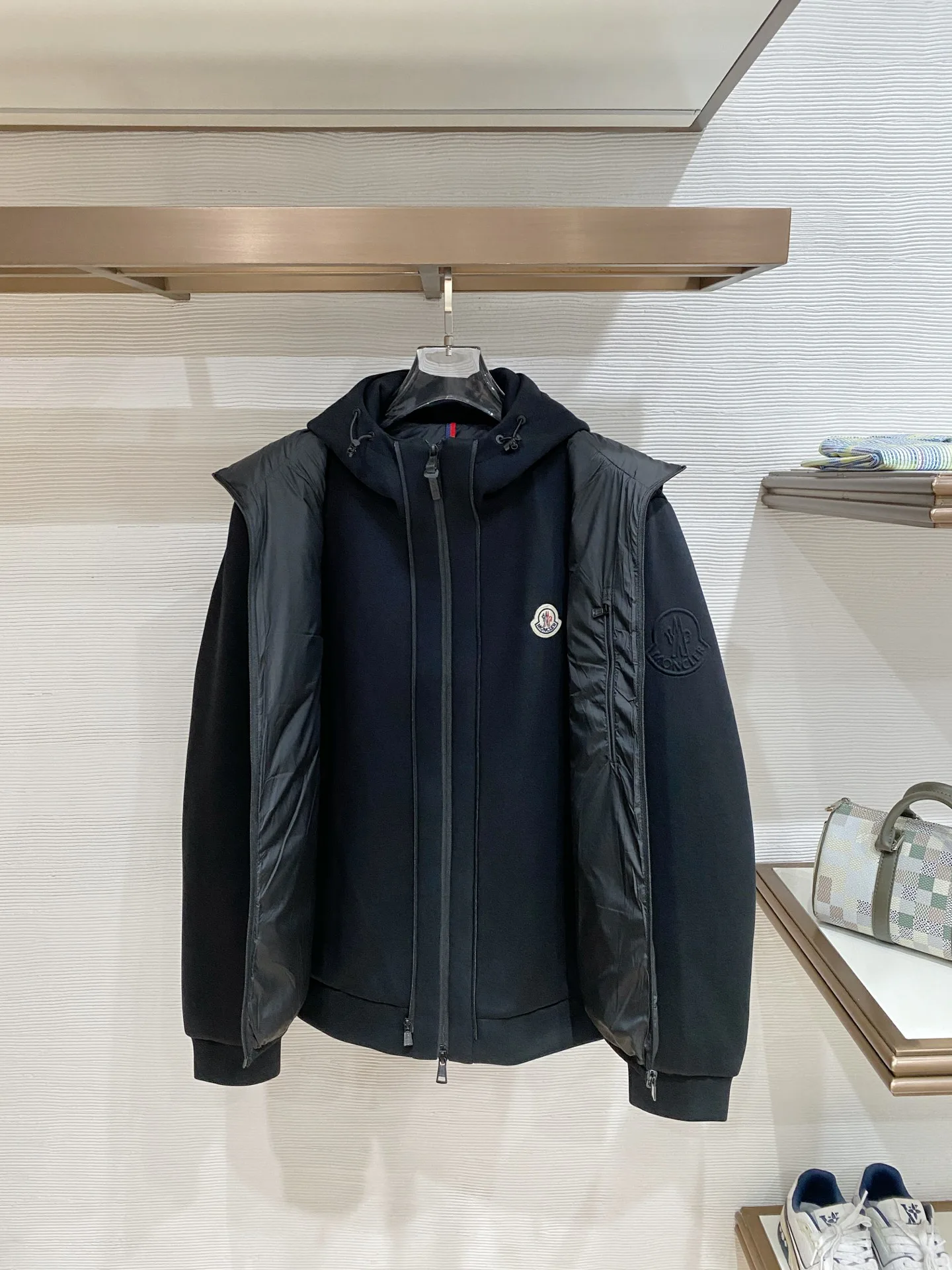 Men's Jackets And Down Jackets MONCLER 18387379