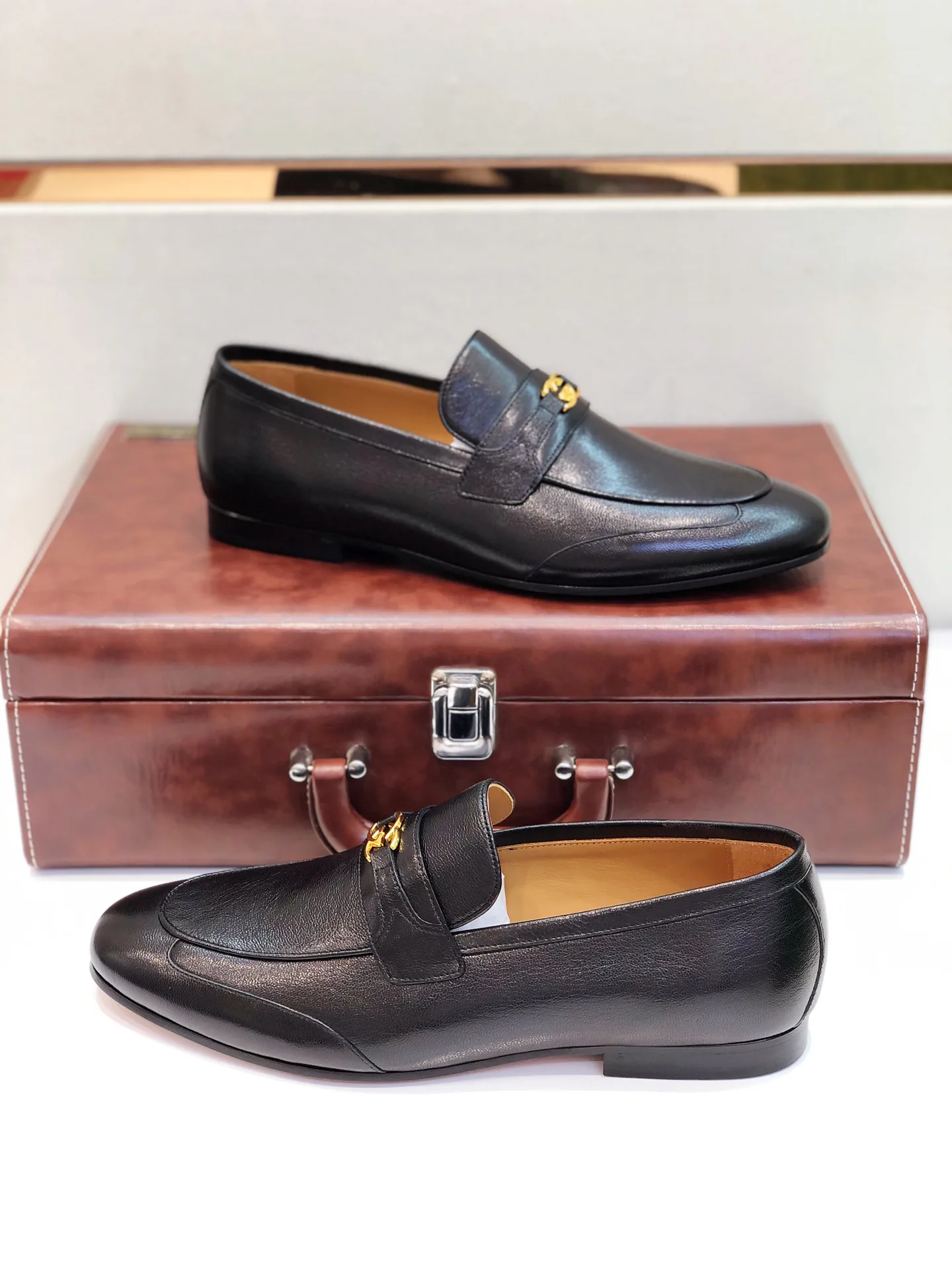 Men's Loafers And Dress Shoes GUCCI 17955381