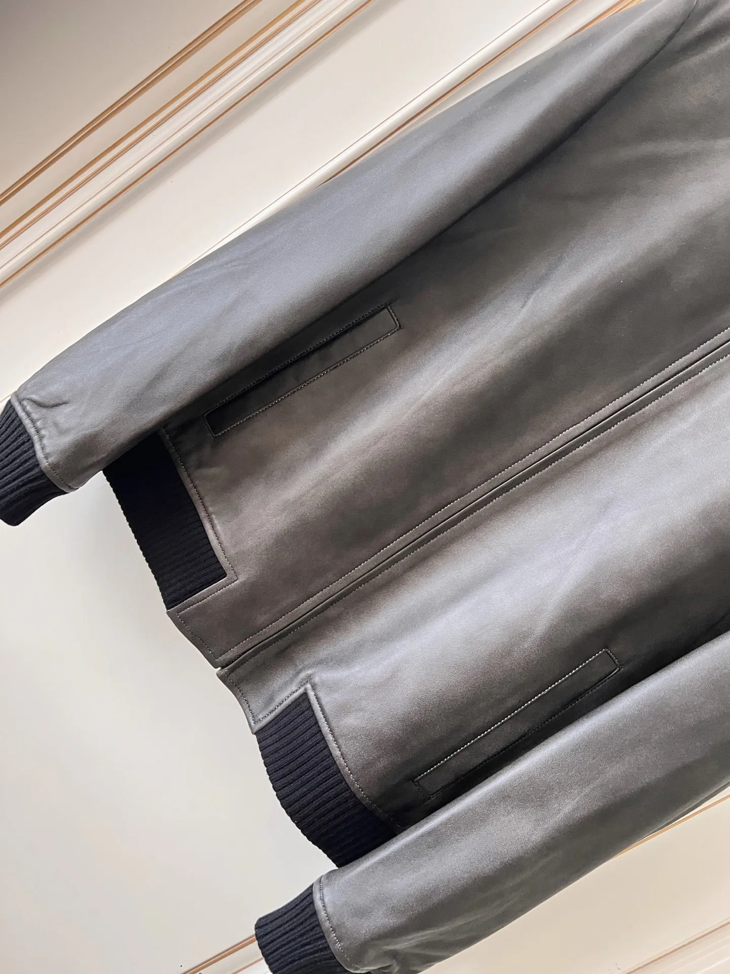 Women's Leather Jackets And Sheepskin Coats LOUIS VUITTON 18409019