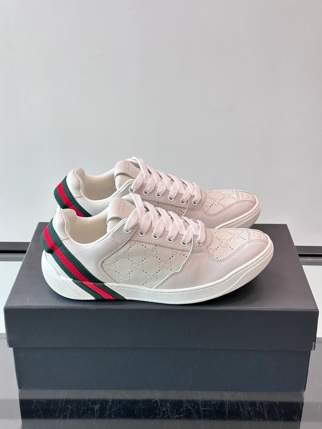 Women's Sneakers GUCCI 18449389