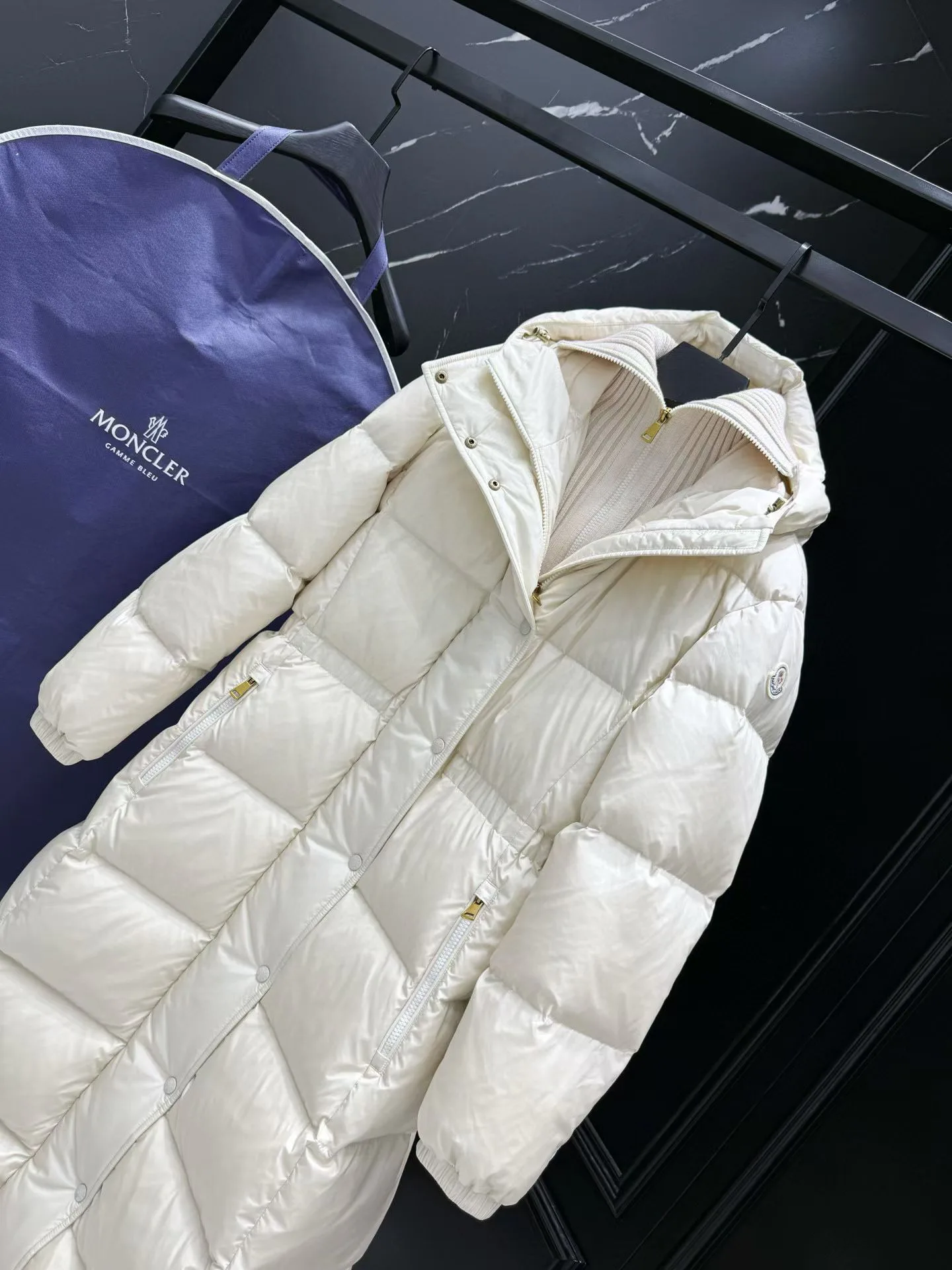 Women's Jackets And Down Jackets MONCLER 17810376
