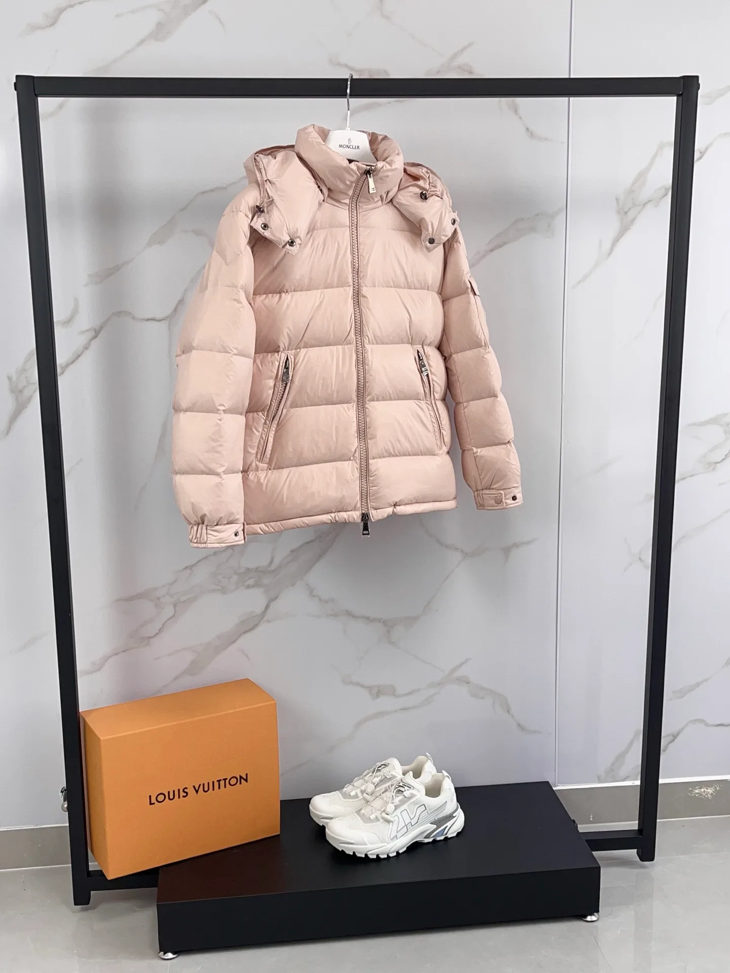Women's Jackets And Down Jackets MONCLER 18391729