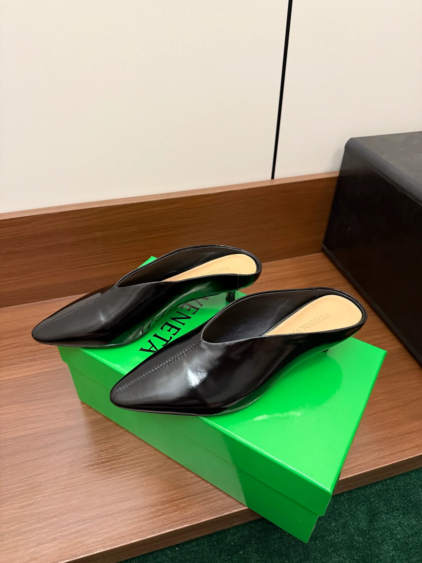 Women's Mules And Clogs BOTTEGA VENETA 17816992