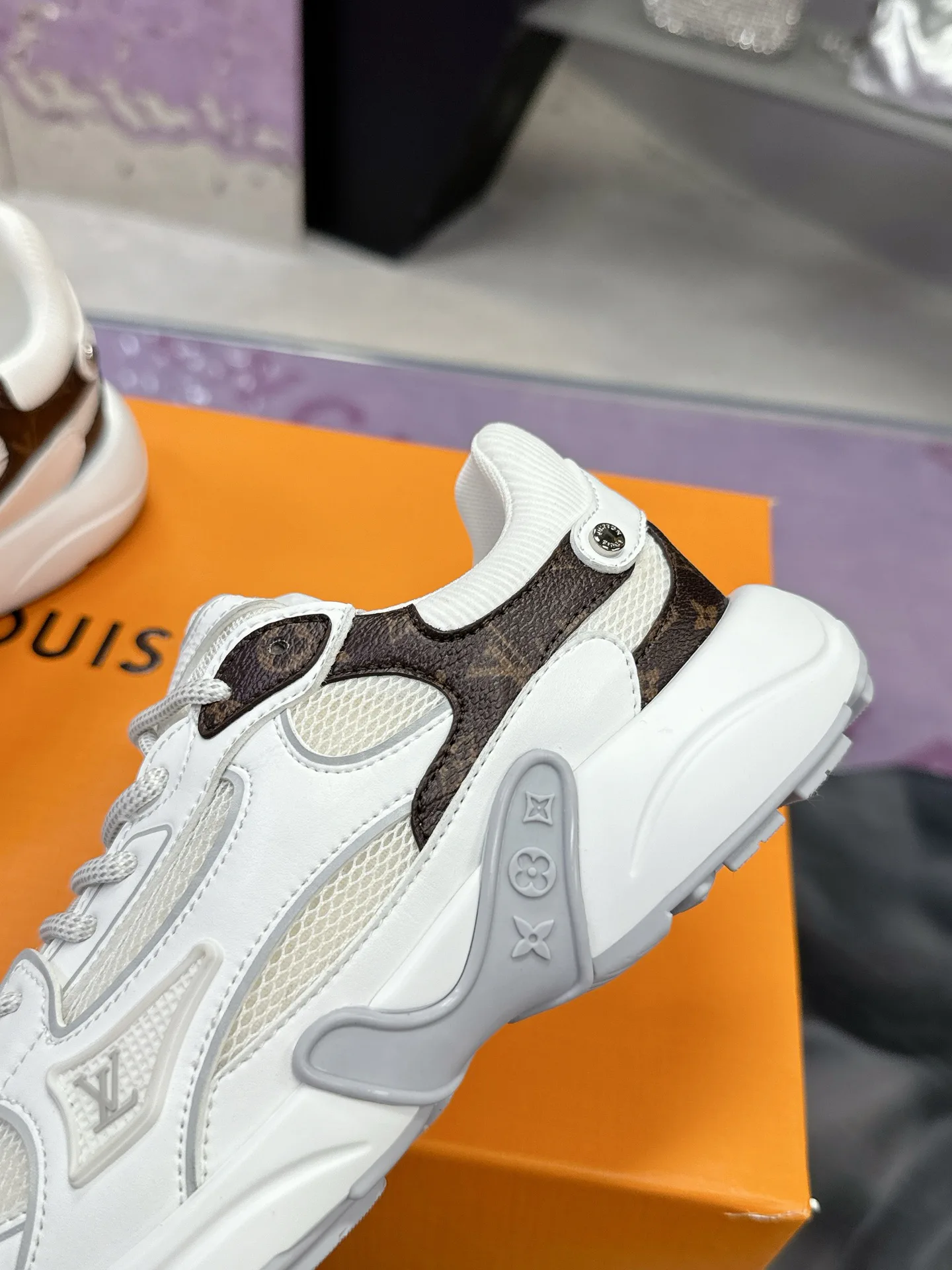 Women's Sneakers LOUIS VUITTON 17530431