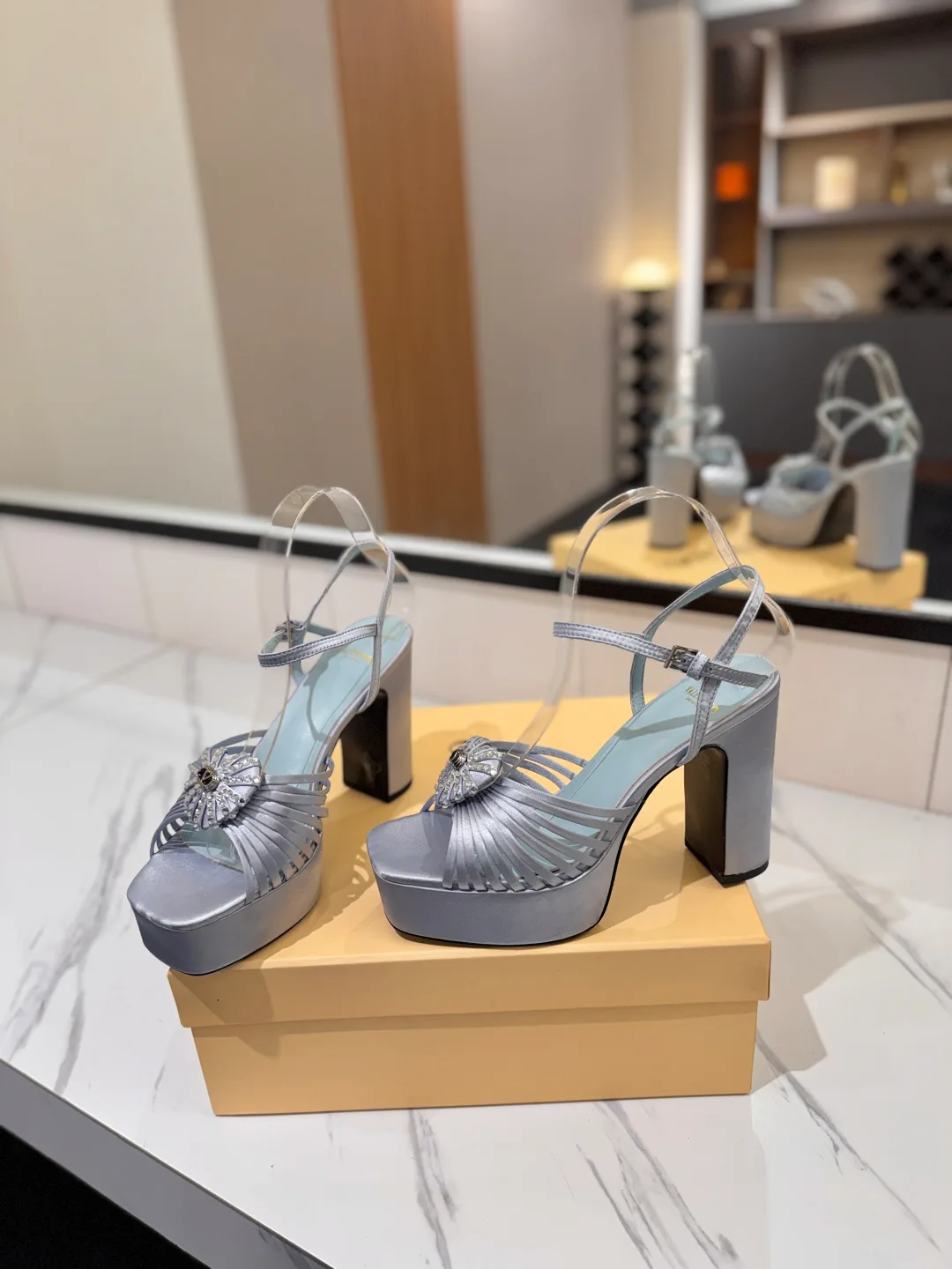 Women's Open-Toe Sandals VALENTINO 18134892