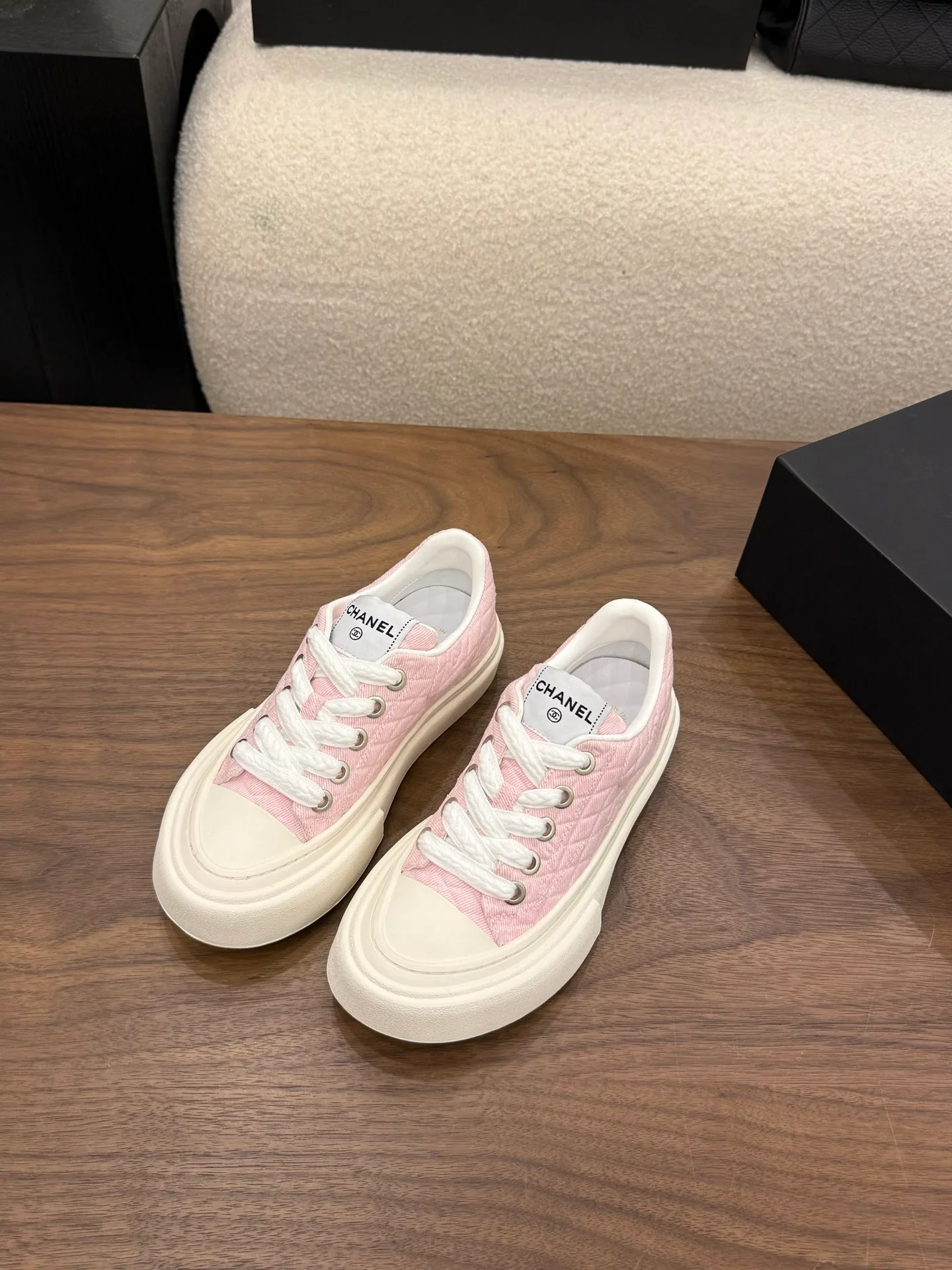 Women's Sneakers CHANEL 17996719