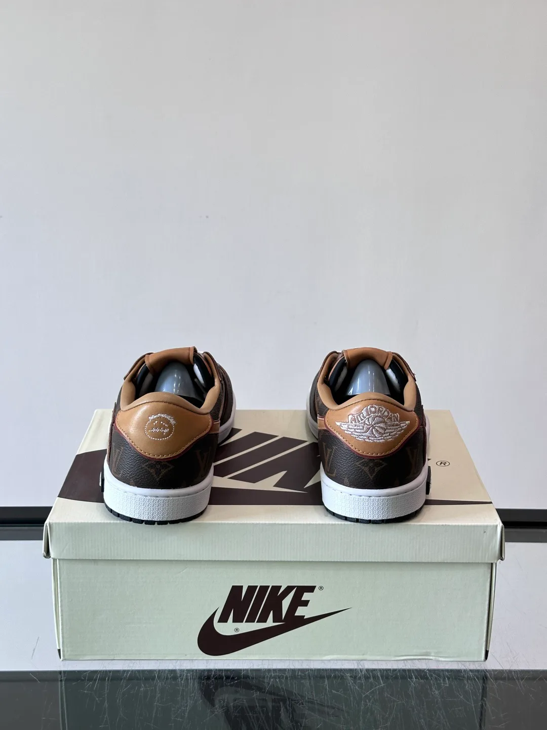 Men's Sneakers LOUIS VUITTON 18274511