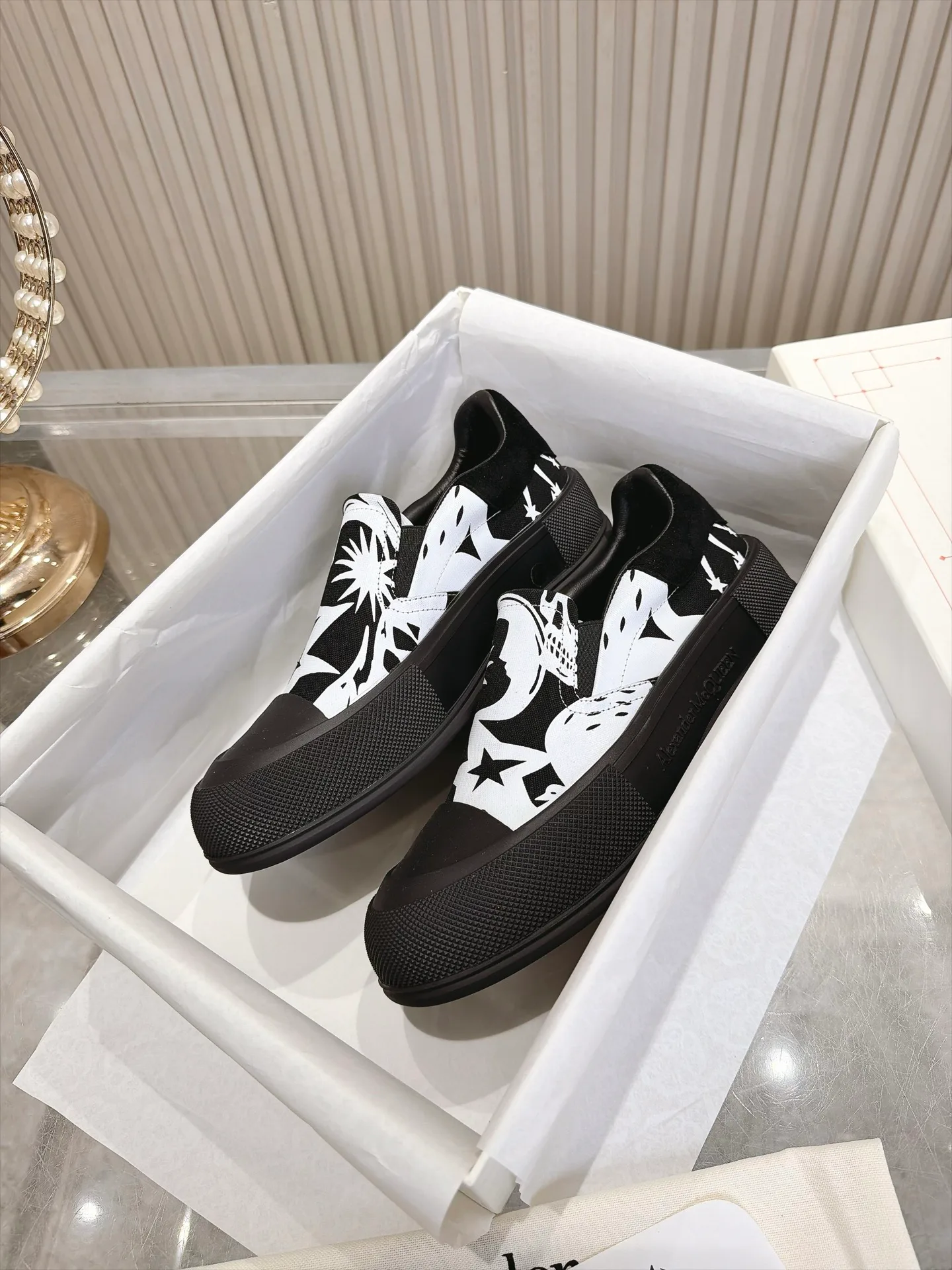 Кроссовки Женские Alexander Mcqueen 18561967