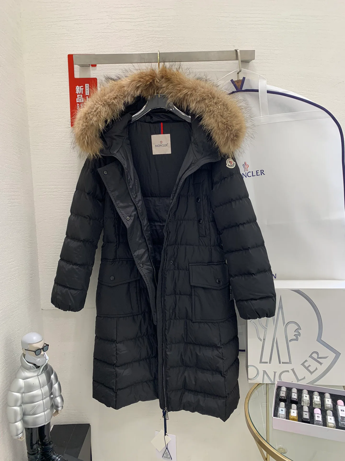 Women's Jackets And Down Jackets MONCLER 18451398
