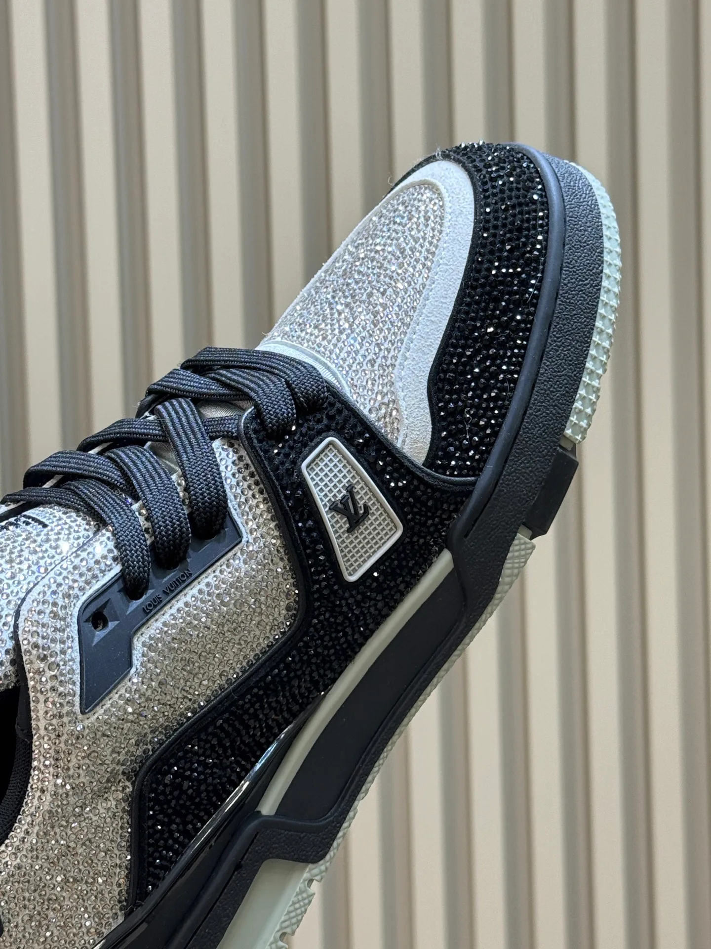 Men's Sneakers LOUIS VUITTON 18073566