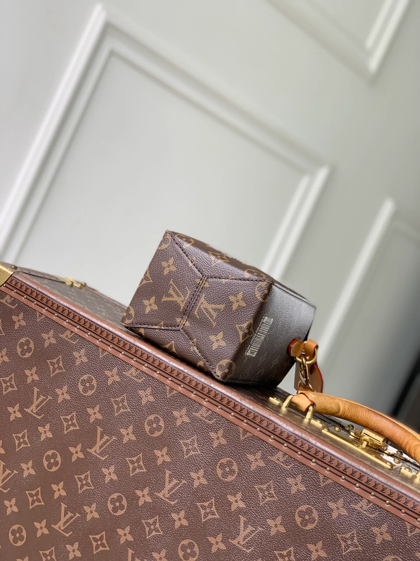 Women's Shoulder Bags LOUIS VUITTON 18147522