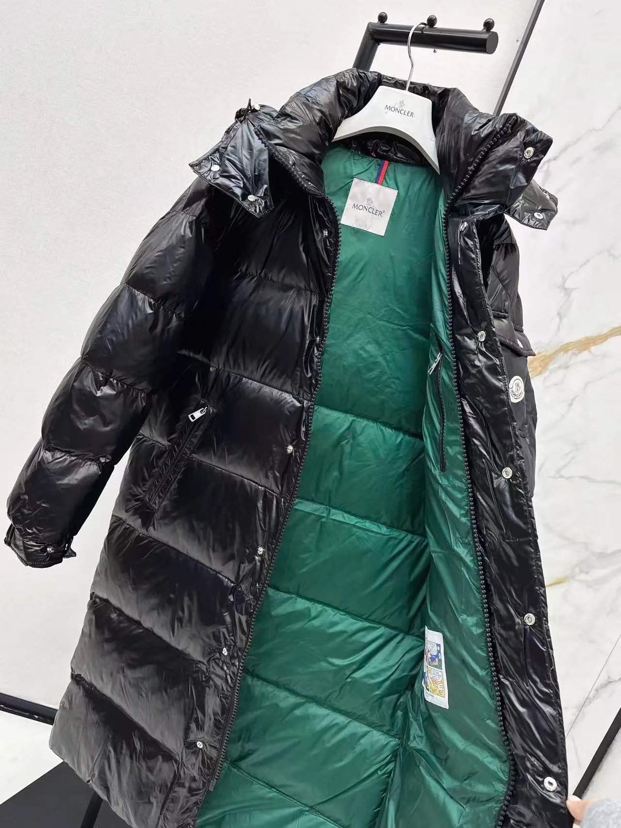 Women's Jackets And Down Jackets MONCLER 18188640
