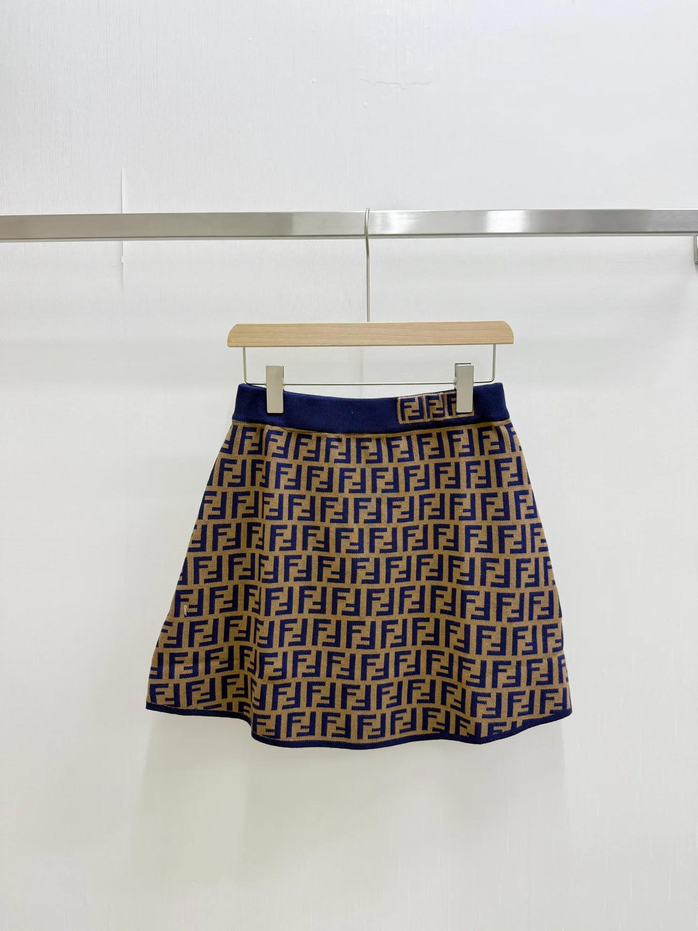 Women's Skirts FENDI 17285192