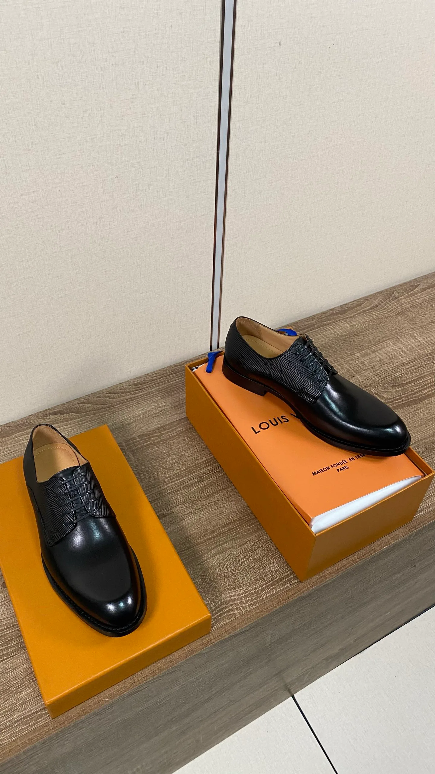 Men's Loafers And Dress Shoes LOUIS VUITTON 18078679