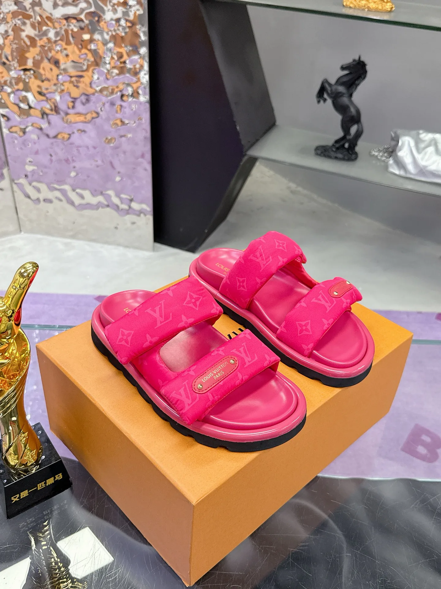 Women's Flip-Flops LOUIS VUITTON 17530460