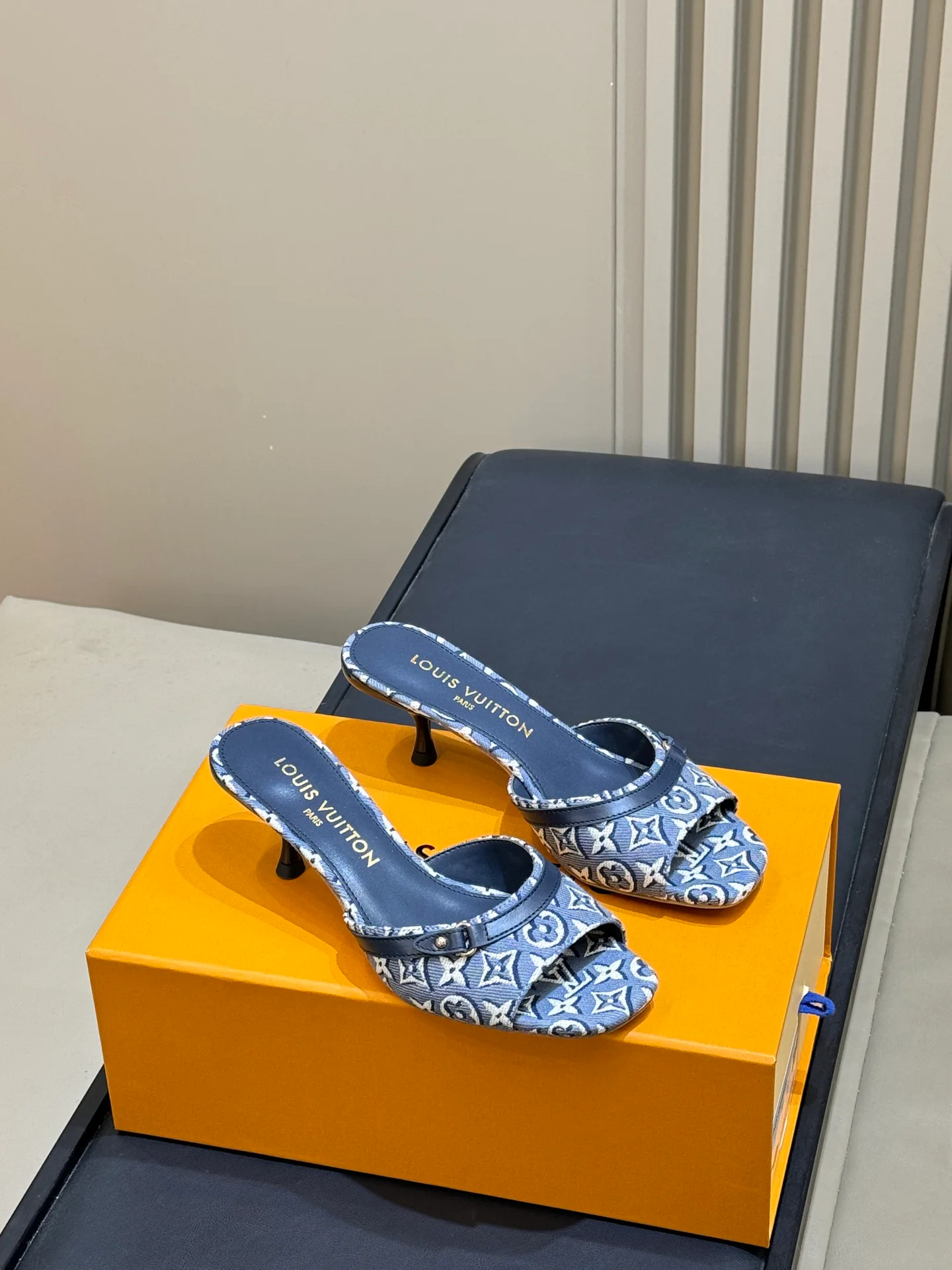 Women's Open-Toe Sandals LOUIS VUITTON 18073177