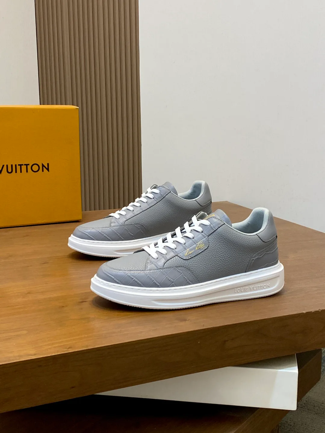 Men's Sneakers LOUIS VUITTON 18265108
