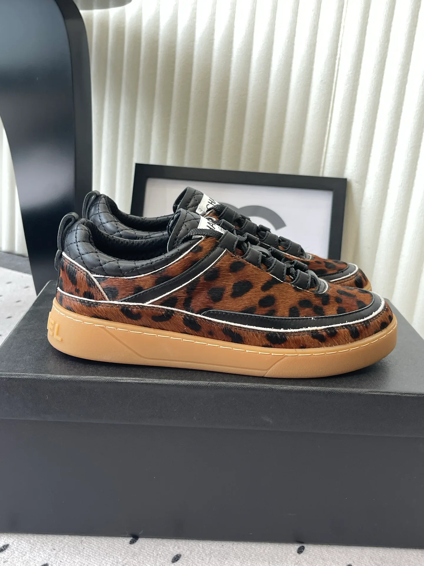 Women's Sneakers CHANEL 18069881