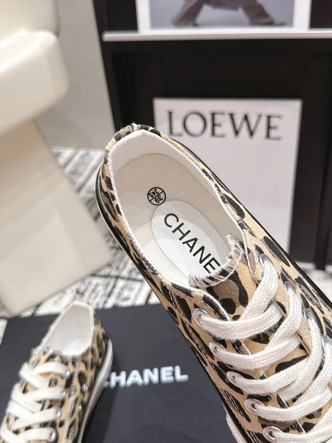 Women's Sneakers CHANEL 18139185