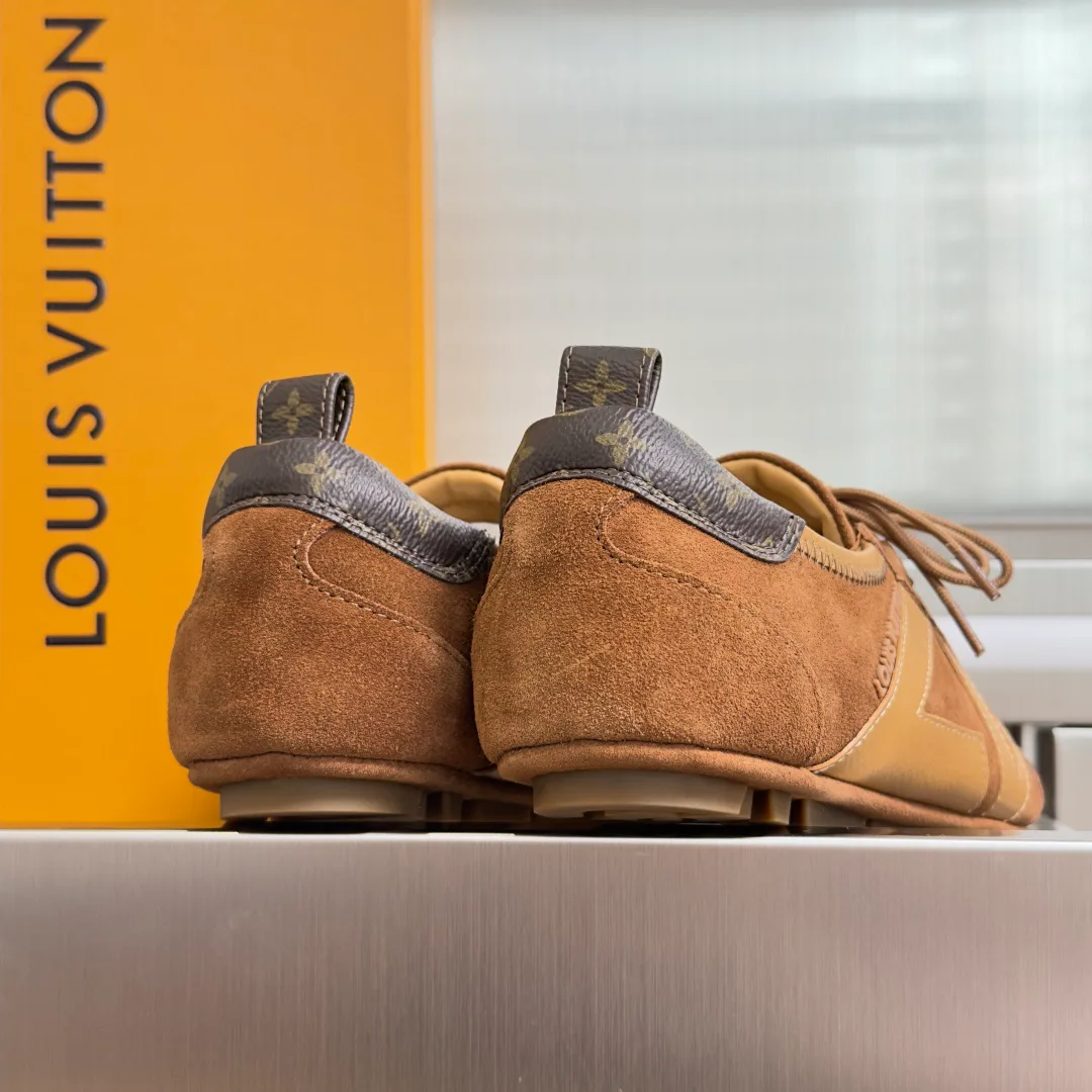 Women's Sneakers LOUIS VUITTON 17780698
