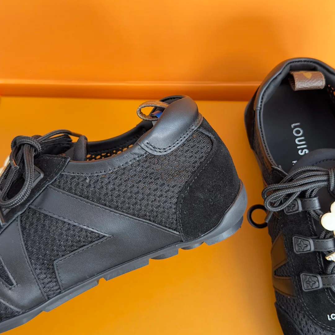 Women's Sneakers LOUIS VUITTON 17950616