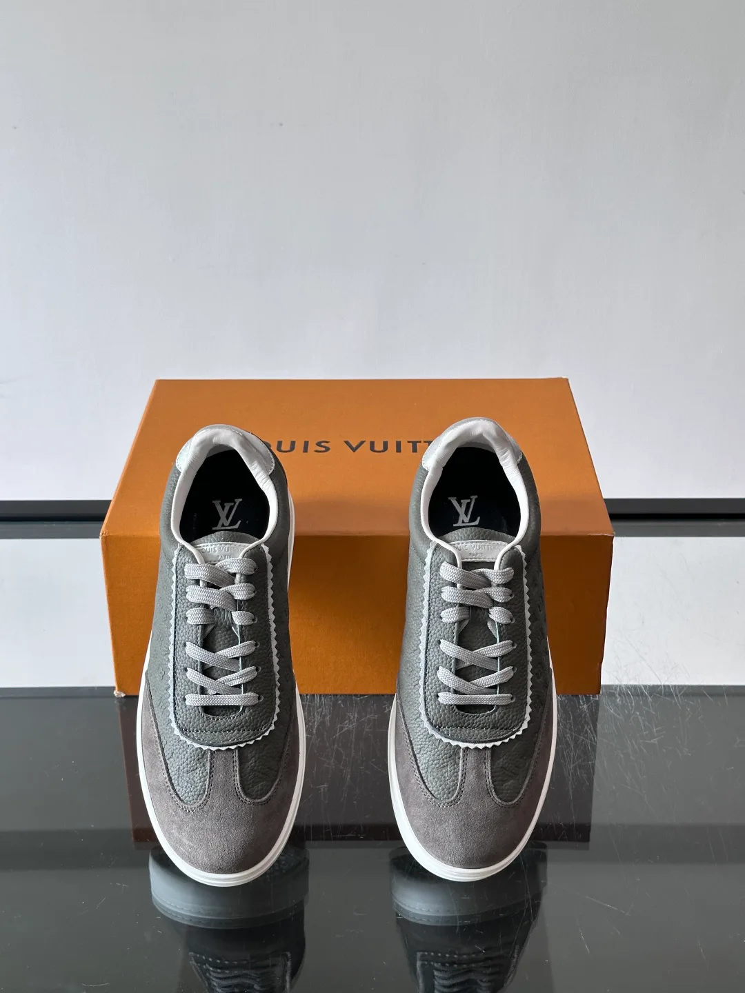 Women's Sneakers LOUIS VUITTON 17760895