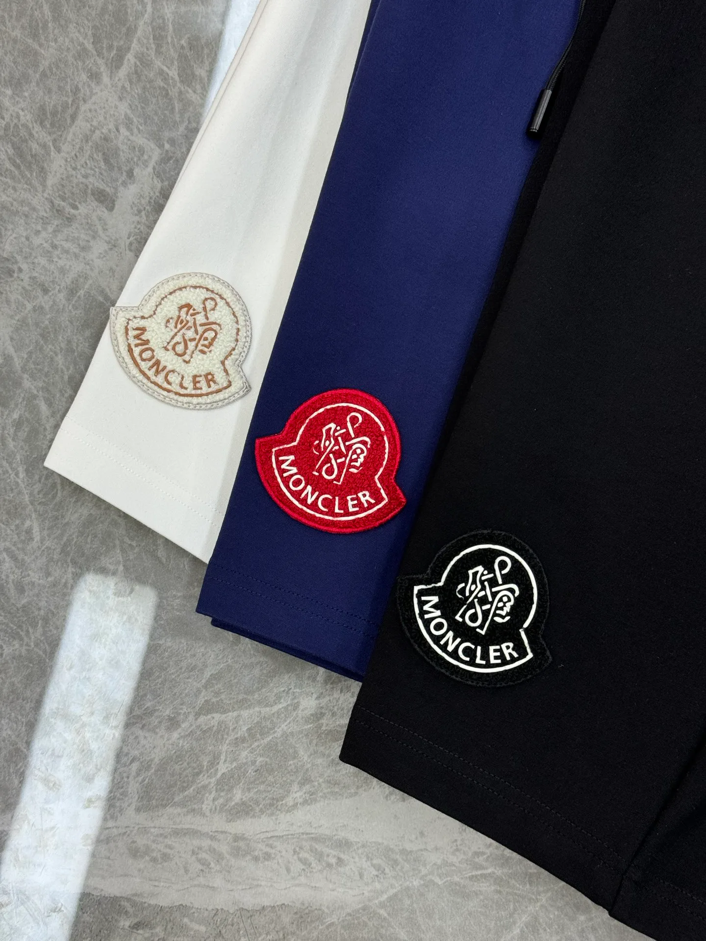 Men's Shorts MONCLER 17333143