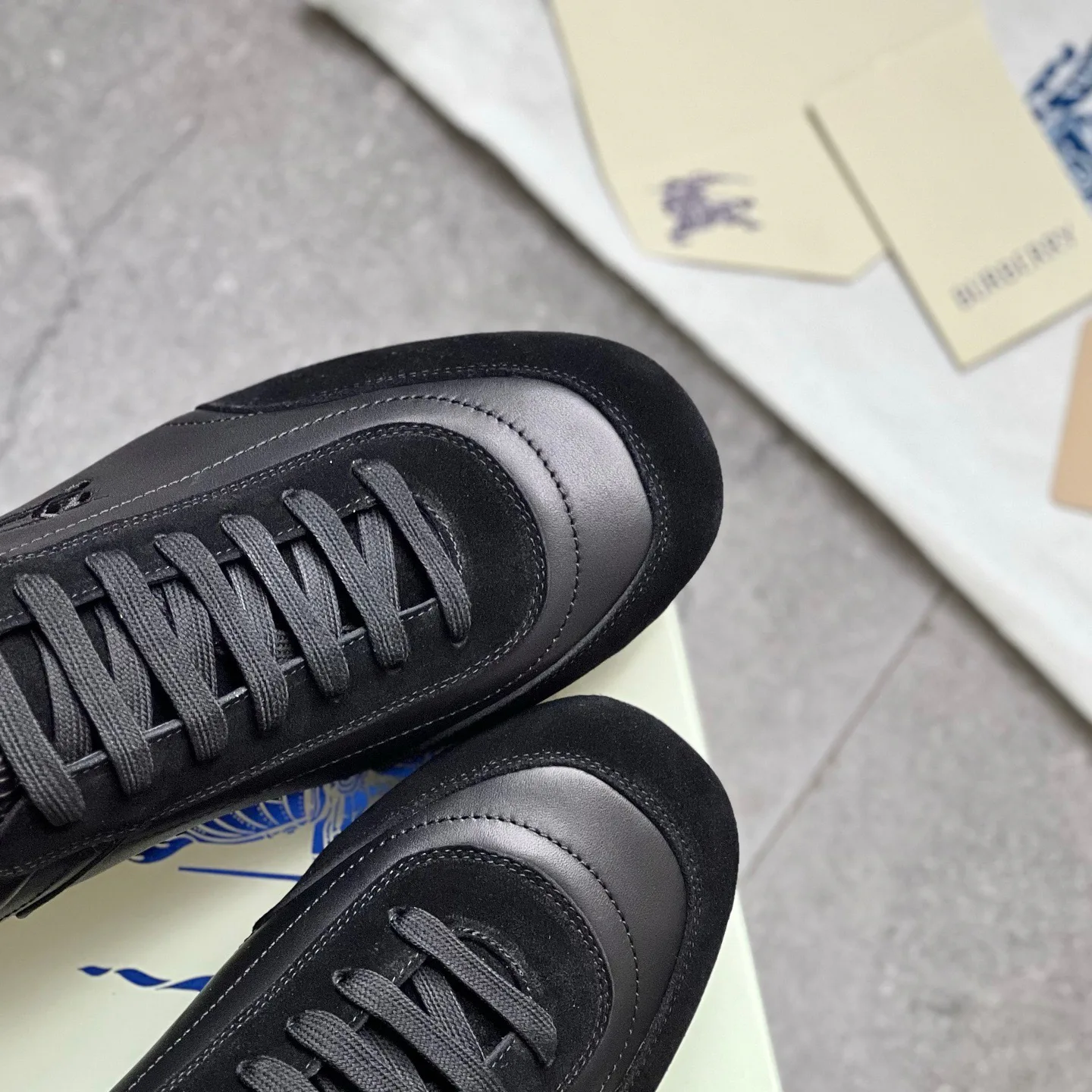 Кроссовки Женские Burberry 18589203