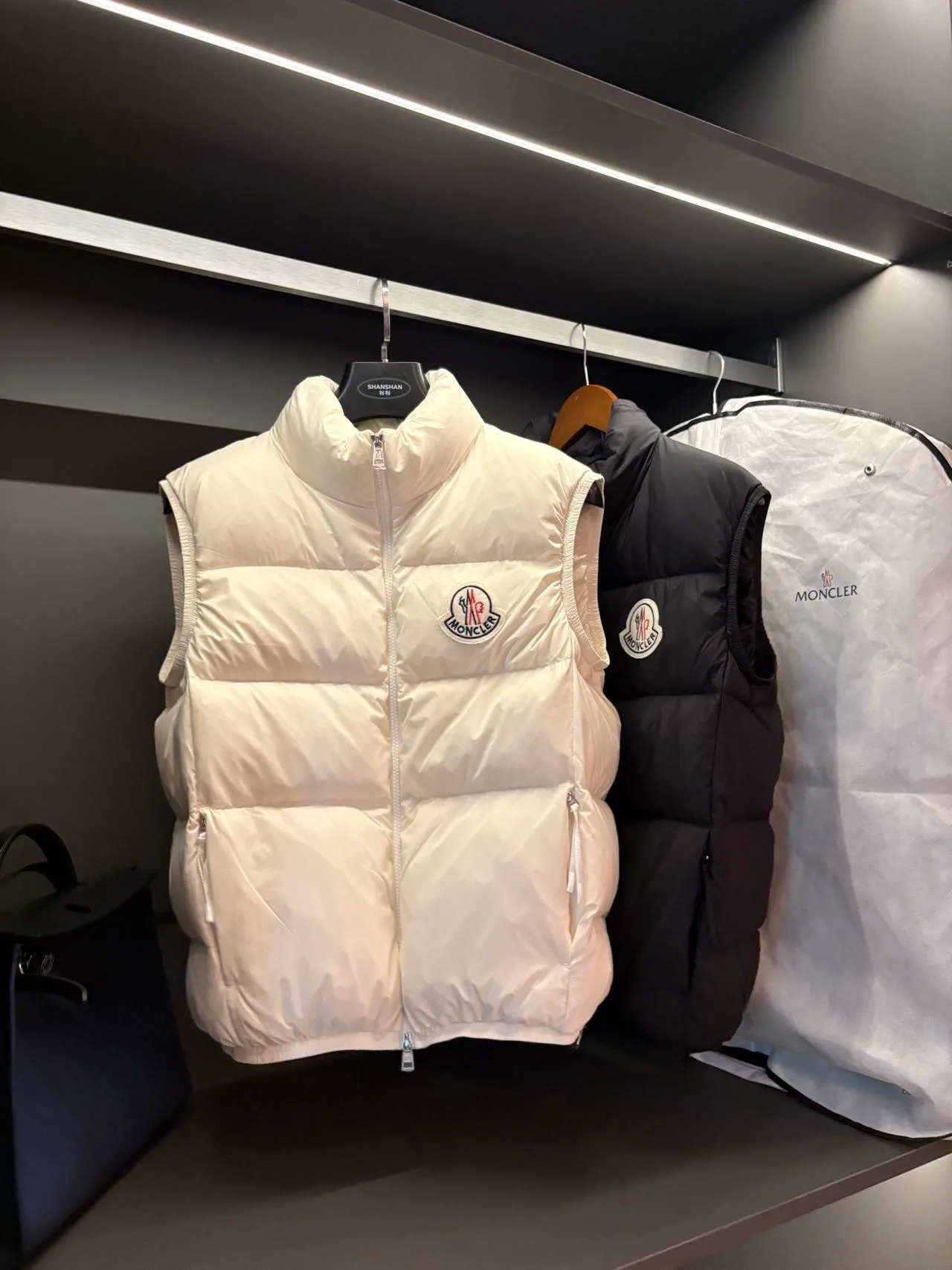 Women's Vests MONCLER 17942216