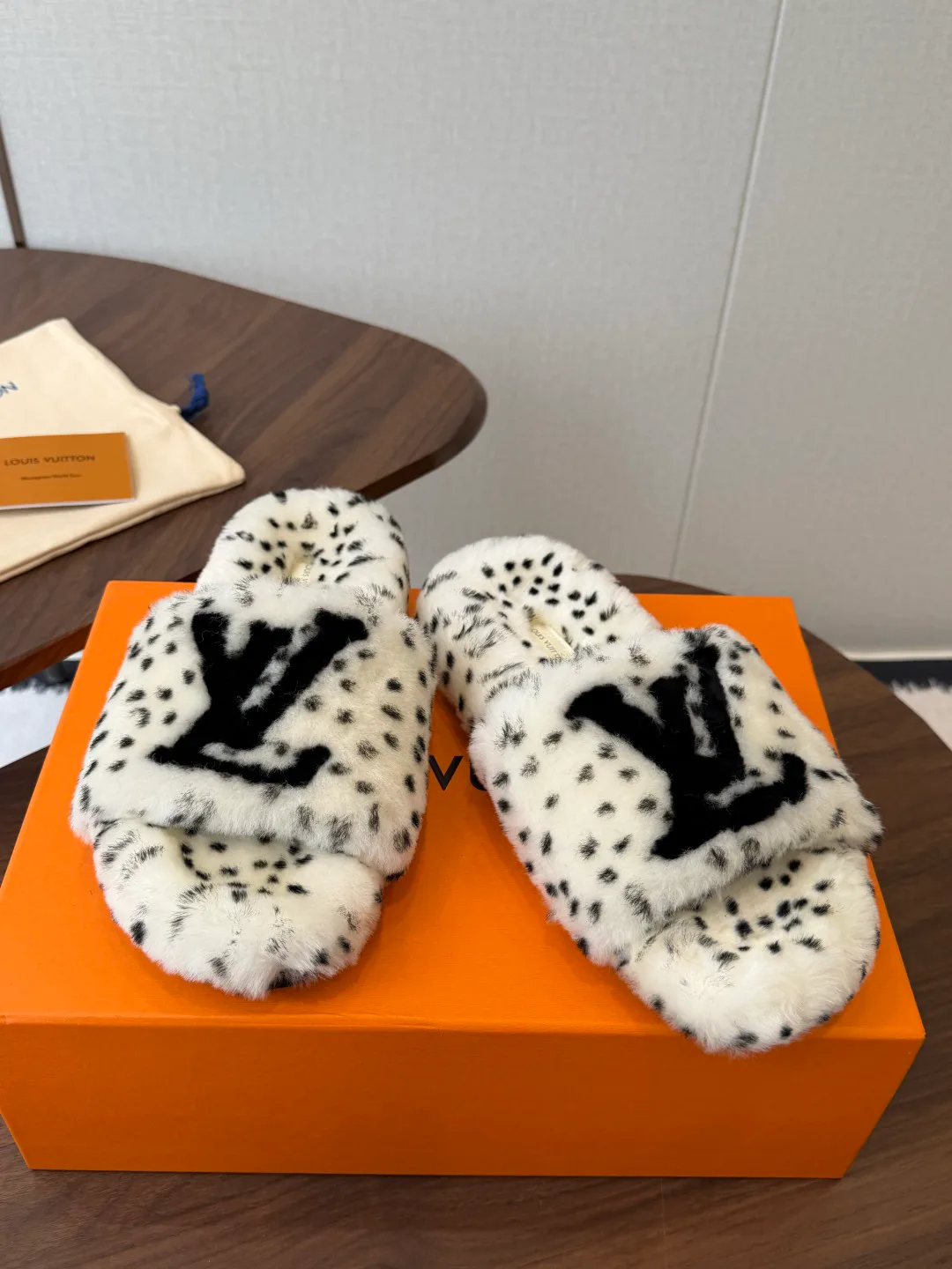 Women's Slippers LOUIS VUITTON 18182965