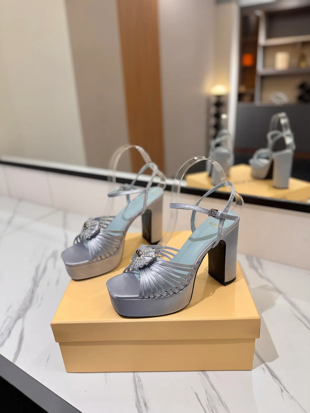 Women's Open-Toe Sandals VALENTINO 18134892