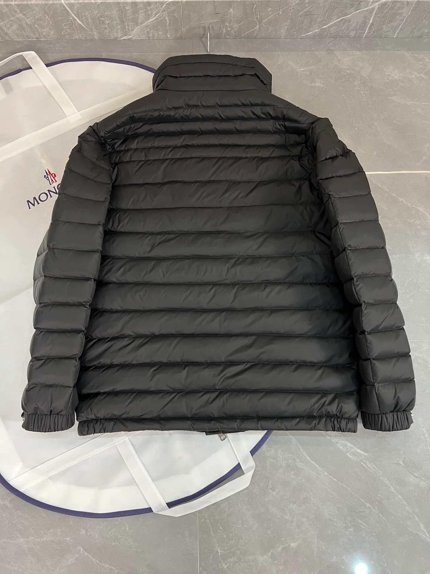 Куртки И Пуховики Мужские Moncler 18599888