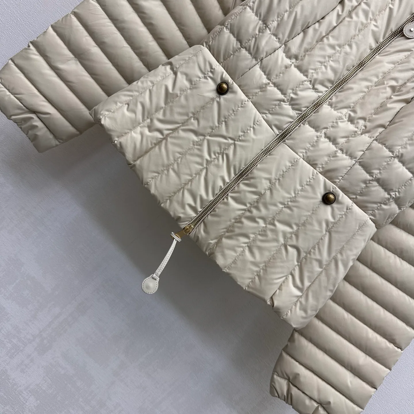 Women's Jackets And Down Jackets MONCLER 18432072