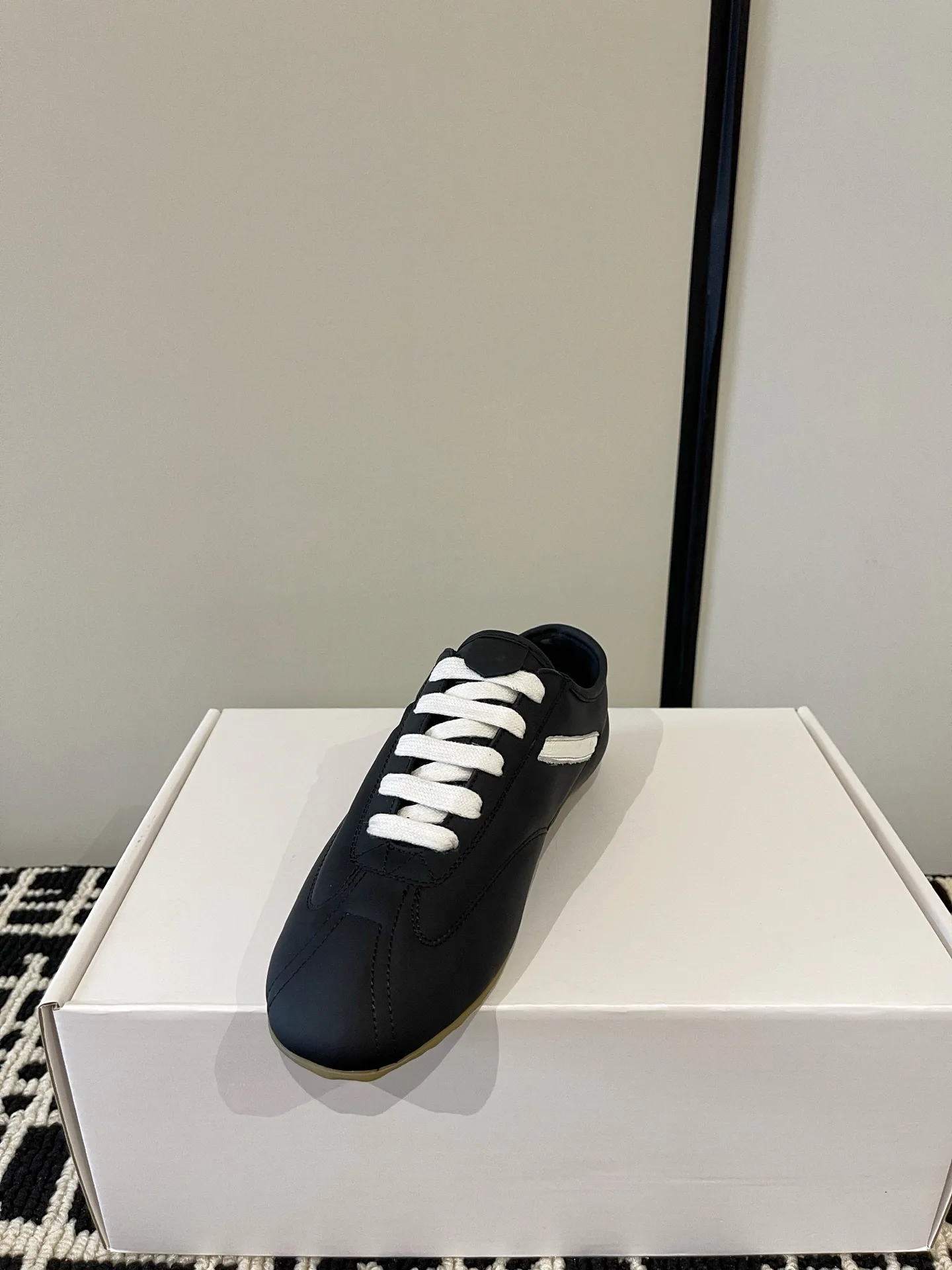 Women's Sneakers ALEXANDER MCQUEEN 18386235