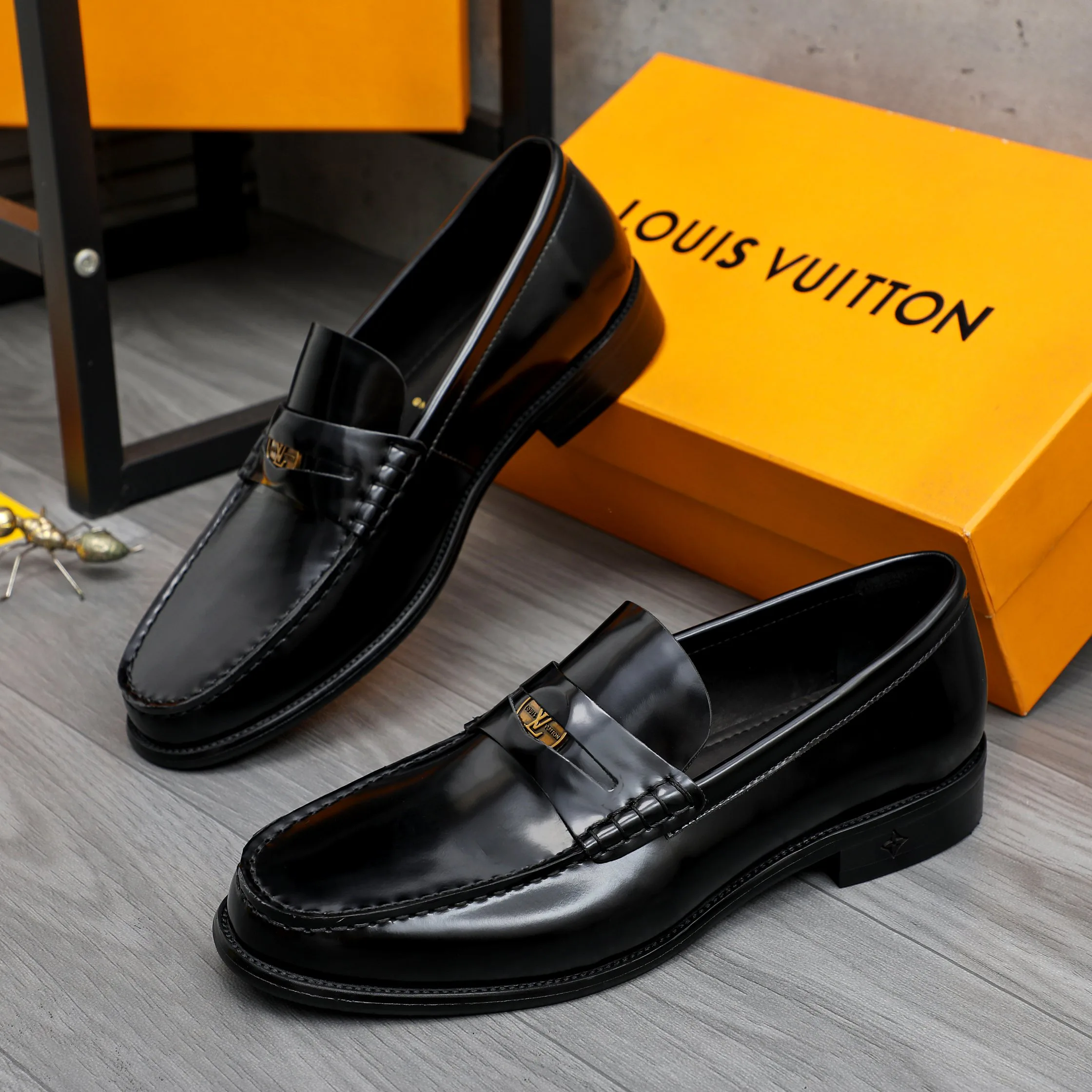 Men's Loafers And Dress Shoes LOUIS VUITTON 17812323