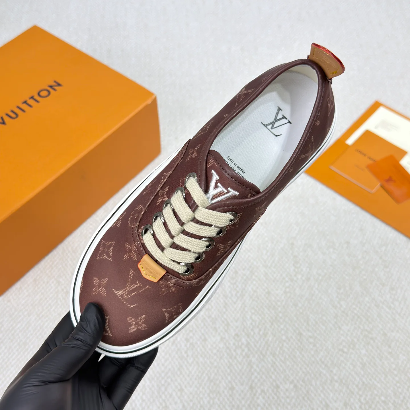 Men's Sneakers LOUIS VUITTON 18365151