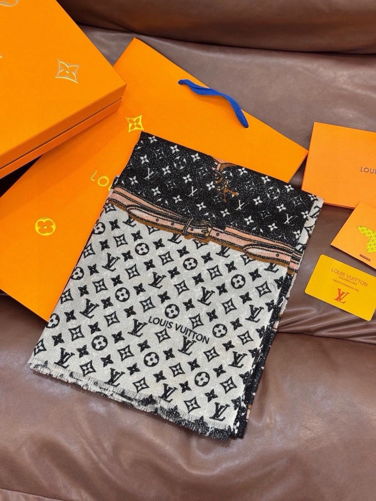 Scarves LOUIS VUITTON 17673157