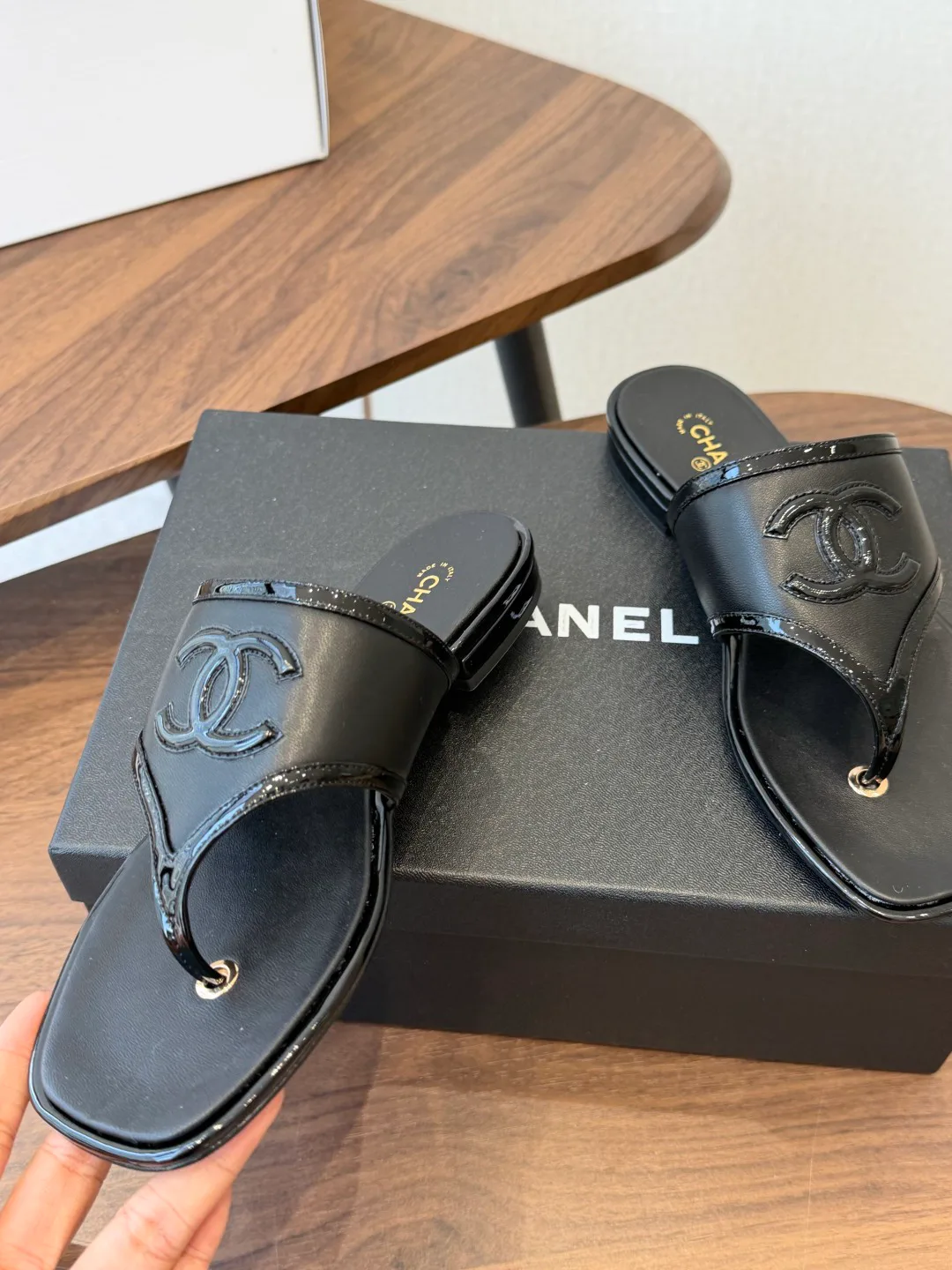 Women's Flip-Flops CHANEL 17829797