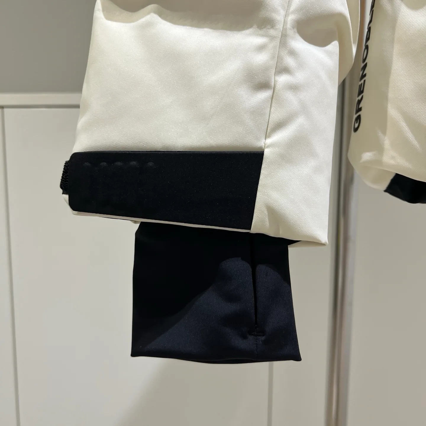 Women's Jackets And Down Jackets MONCLER 18180078