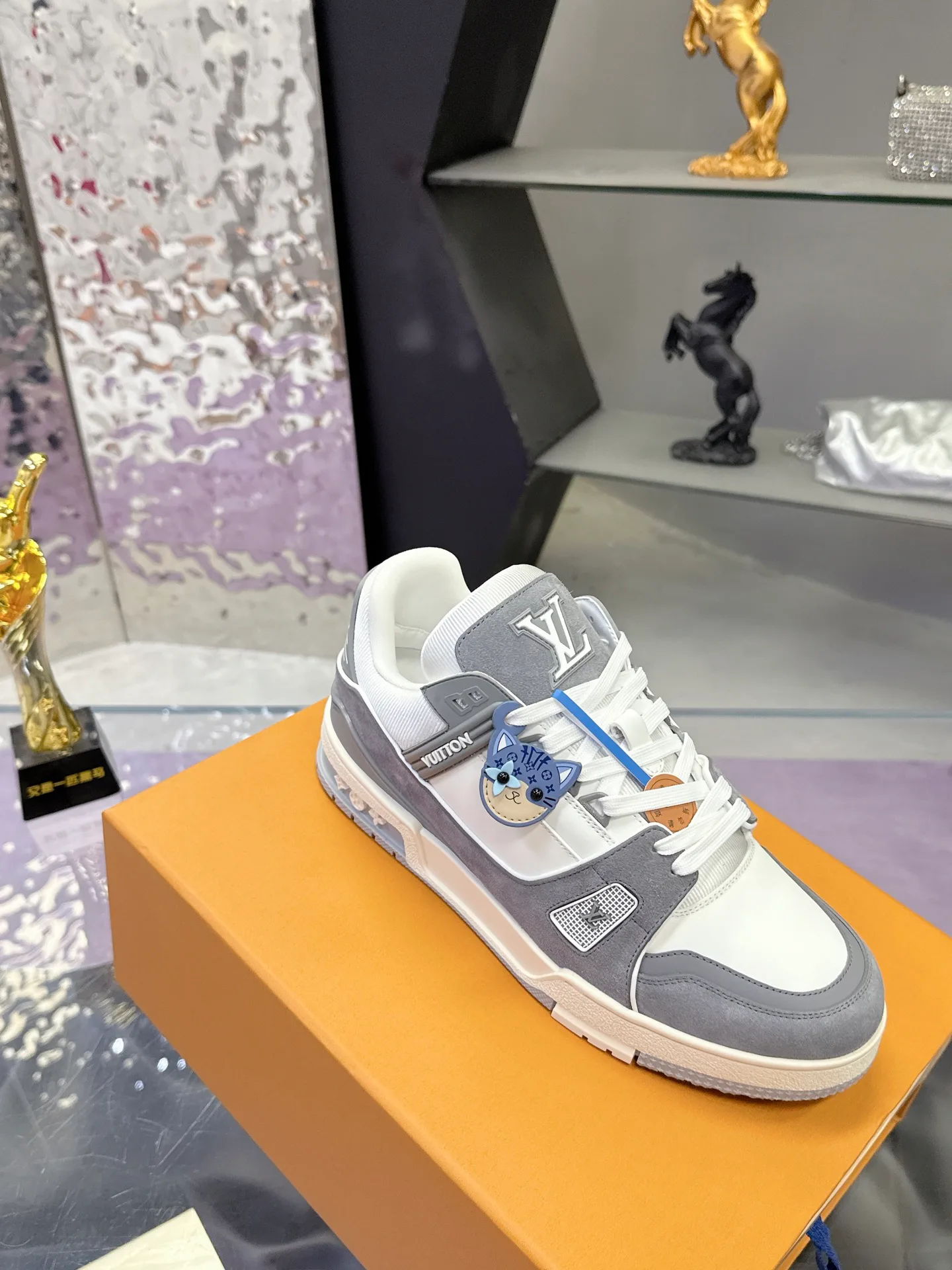 Women's Sneakers LOUIS VUITTON 18104016