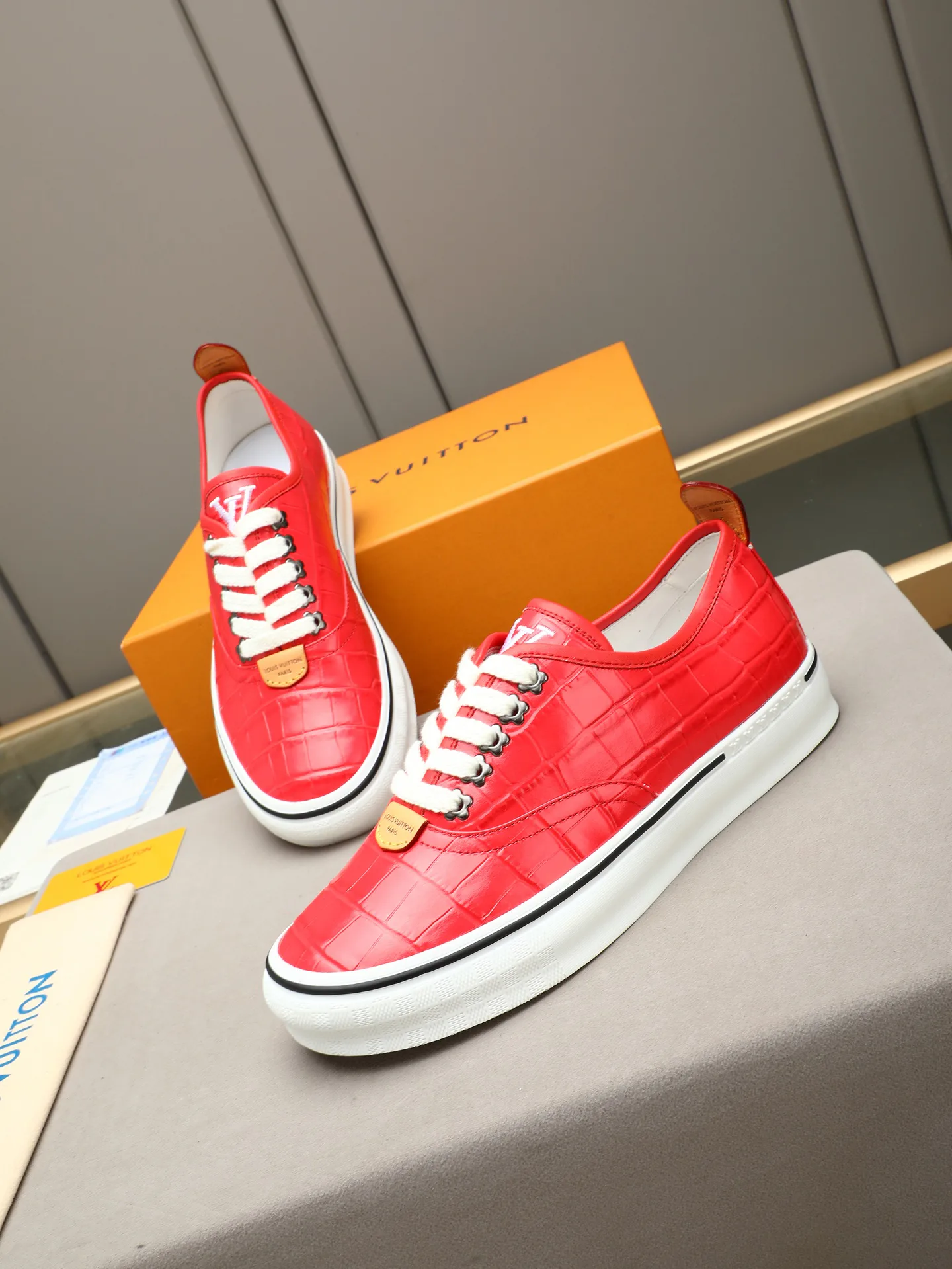 Men's Sneakers LOUIS VUITTON 17947263