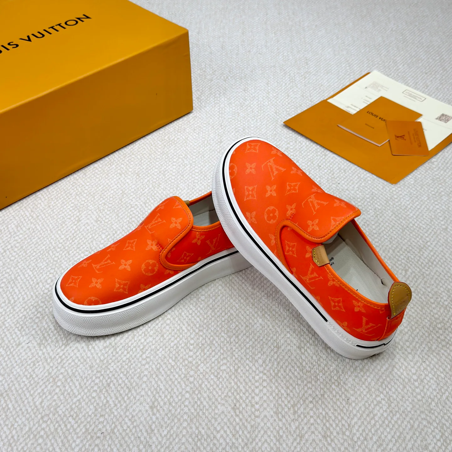 Men's Sneakers LOUIS VUITTON 18365136