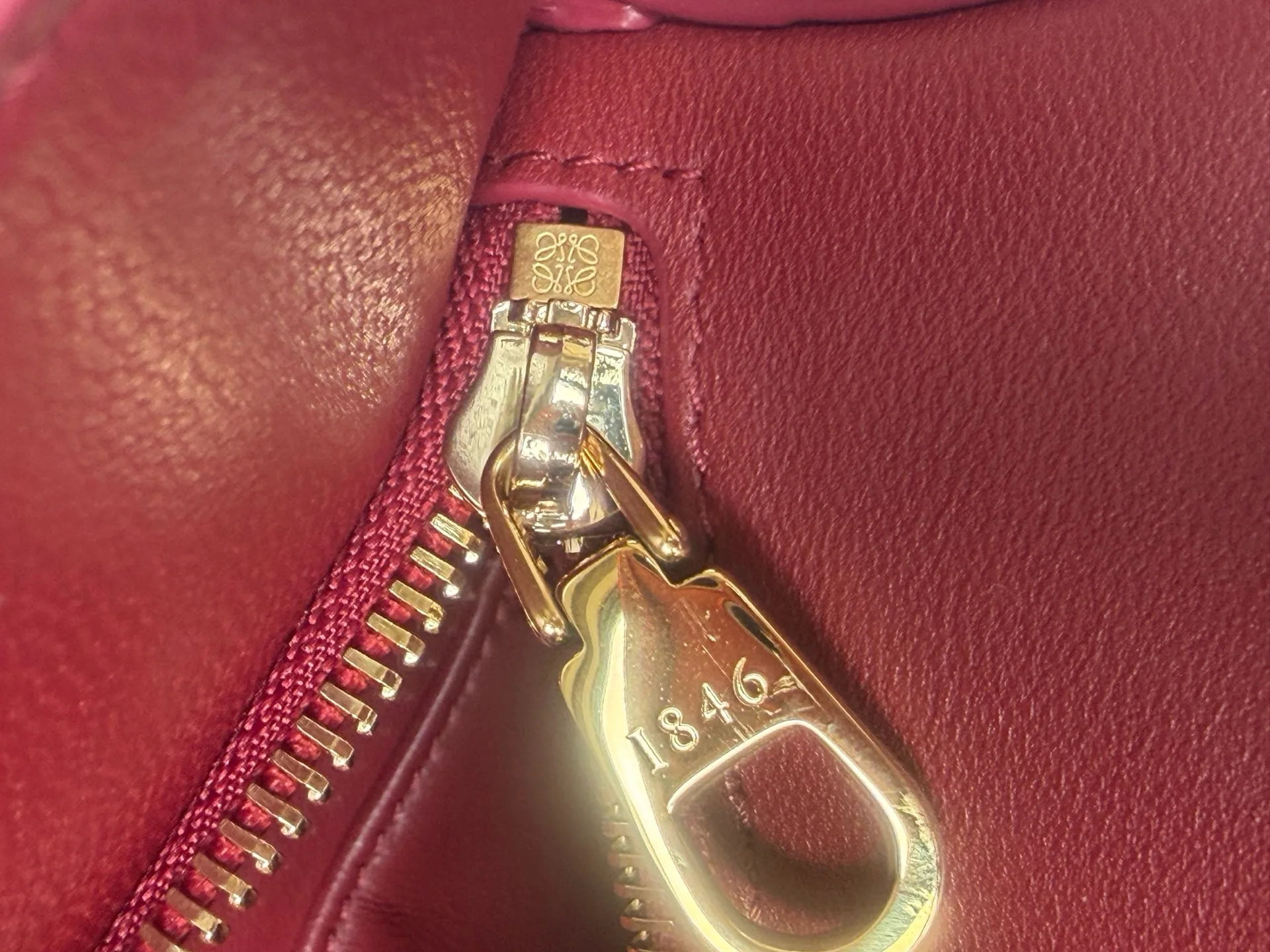Women's Classic Handbags LOEWE 18434825
