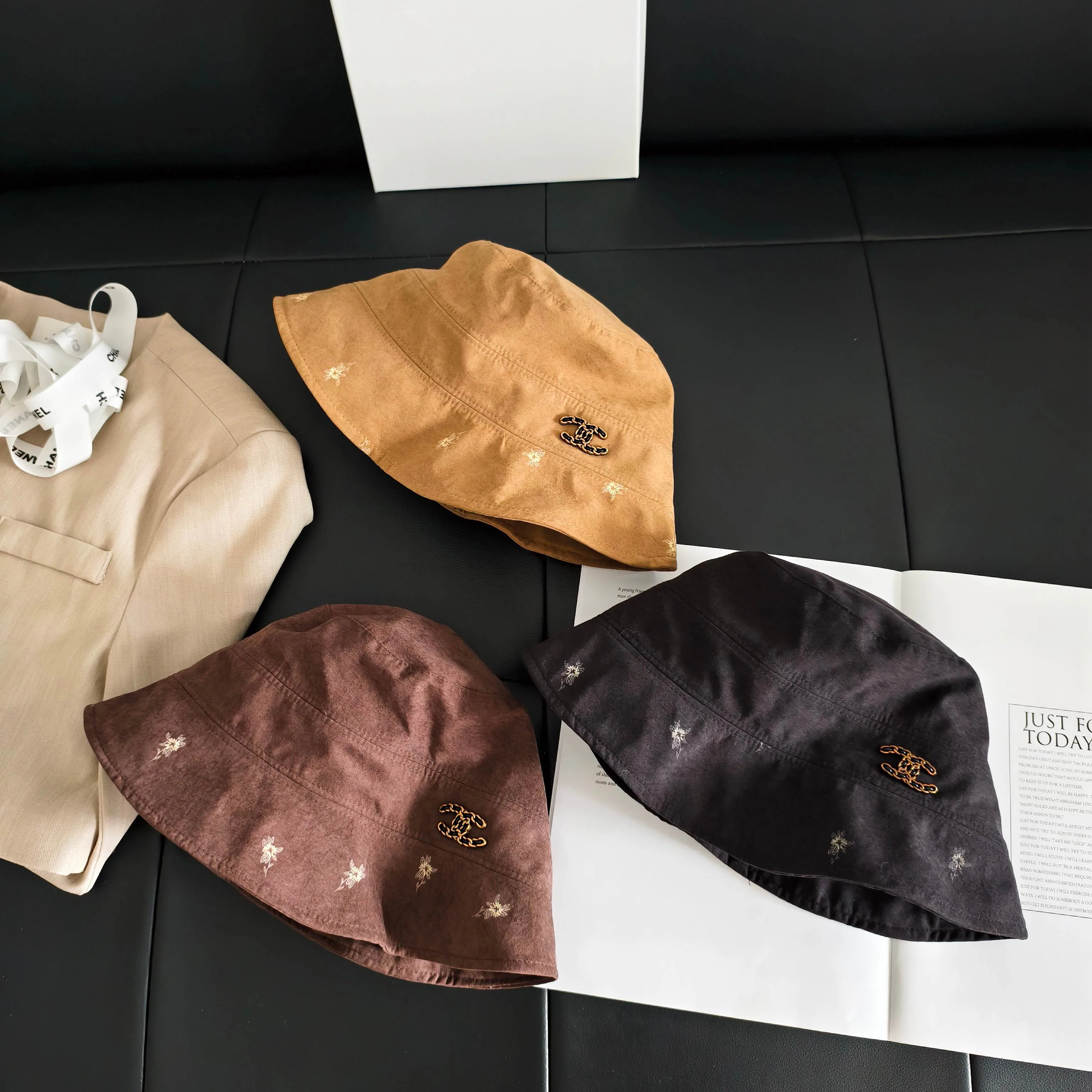 Hats CHANEL 17498273